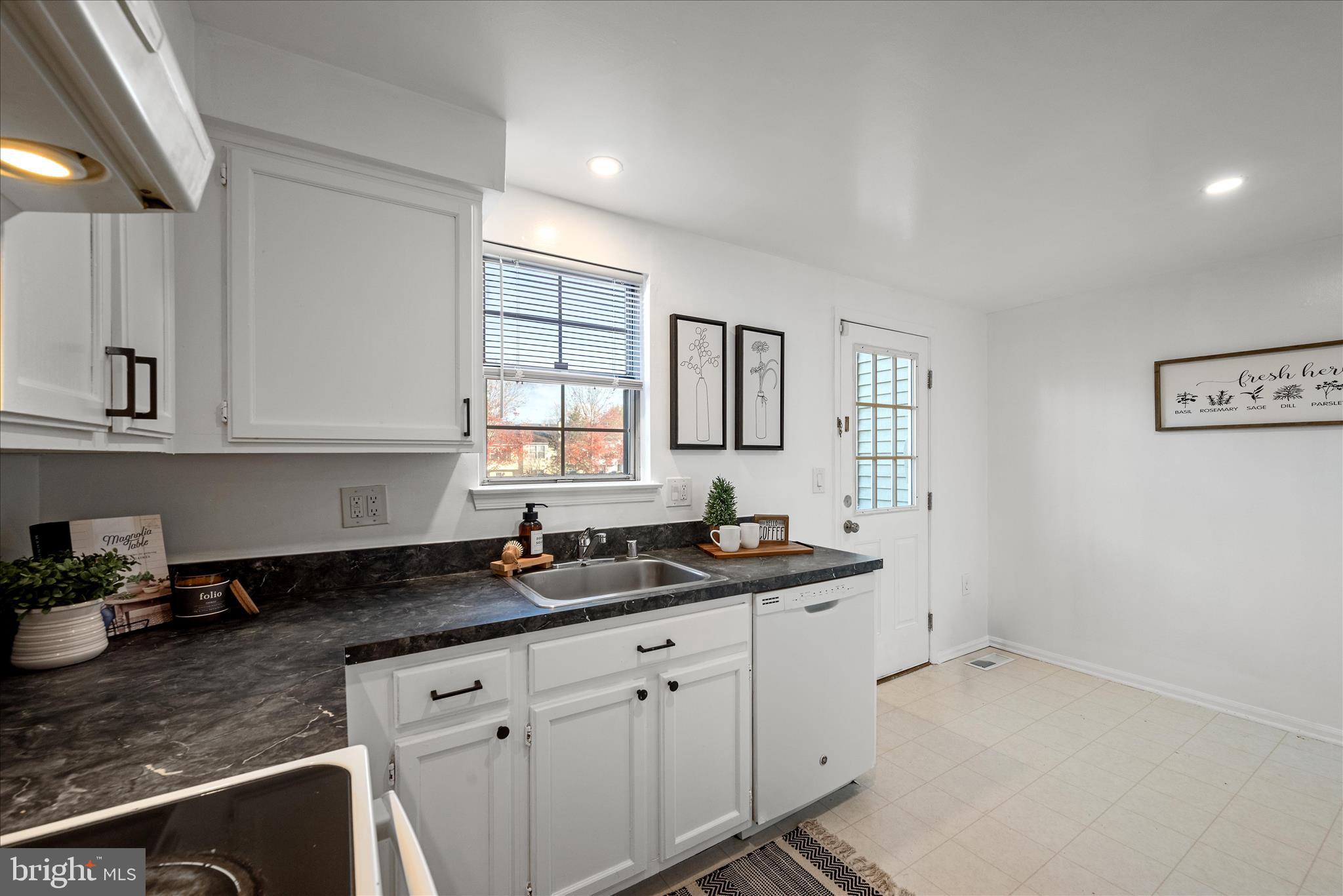 COUNTRYSIDE - Residential