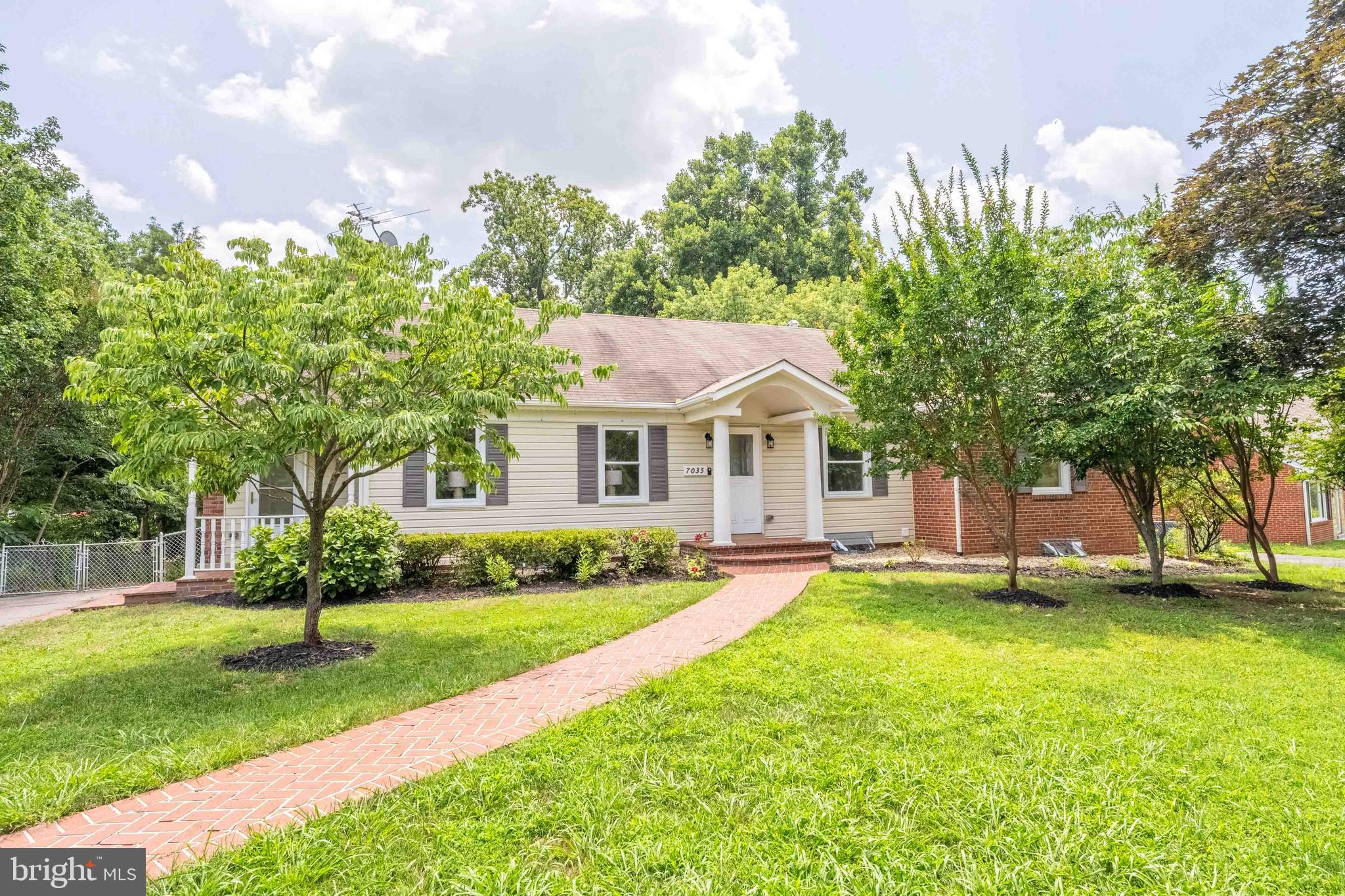 OPEN SUN 2-4pm * Beautiful Brick Mid-Century Rambler * Meticulously Maintained and Updated *Sought After Community in the heart of Downtown Springfield * just blocks from Springfield Town Center, Franconia -Spr Metro &VRE Backlick Station. FABULOUS CENTRAL LOCATION ! 15 min- Pentagon* 18min -DCA or Tysons ! Springvale is a Highly Desirable, Friendly Neighborhood of Distintive Homes on quiet, tree lined streets * NO HOA * 3 Bedrm * 3 Full UPDATED Ceramic Baths * 2 Masonry Fireplaces *
Gleaming HARDWOOD Flrs thruout ML * UPDATED Kit * SS Appl * Granite *Beautiful Ceramic Floors and large adj Morning Rm * Entertainment Size Living Rm and Dining Rm * Gleaming Hardwood Flrs Main Lev * Convenient side entry Multi-Purpose Rm* Lower Level features Party Size Rec Room w/ Fireplace ; Bright and Sunny Full Daylight Walkout to Lovely Level Fenced Yard * Updated Full Bath * Large Laundry / Hobby Room * Oversize TANDEM Two Car Garage * Full Walkup Attic just waiting for your special purpose * Elegant Covered Front Entry Porch * Don't Miss This ! It will go fast!