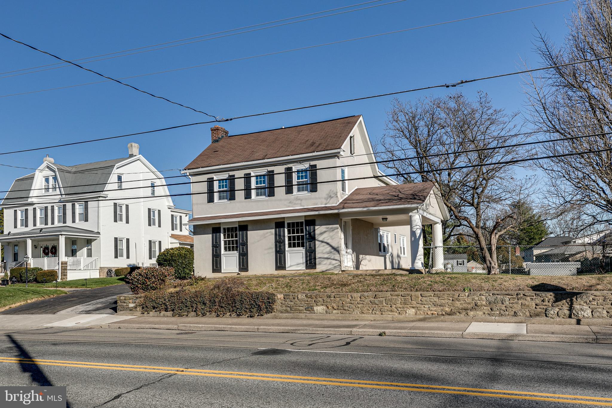 Main image without alt text