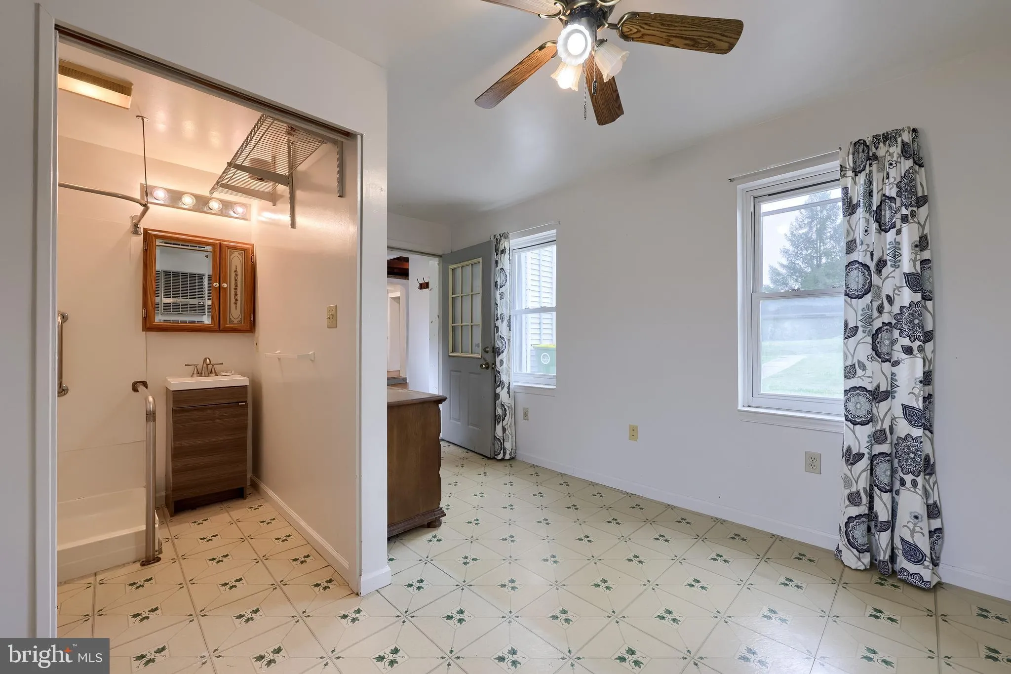 Lancaster, Pennsylvania 17603, United States, 5 Bedrooms Bedrooms, ,2 BathroomsBathrooms,Residential,Active,197044