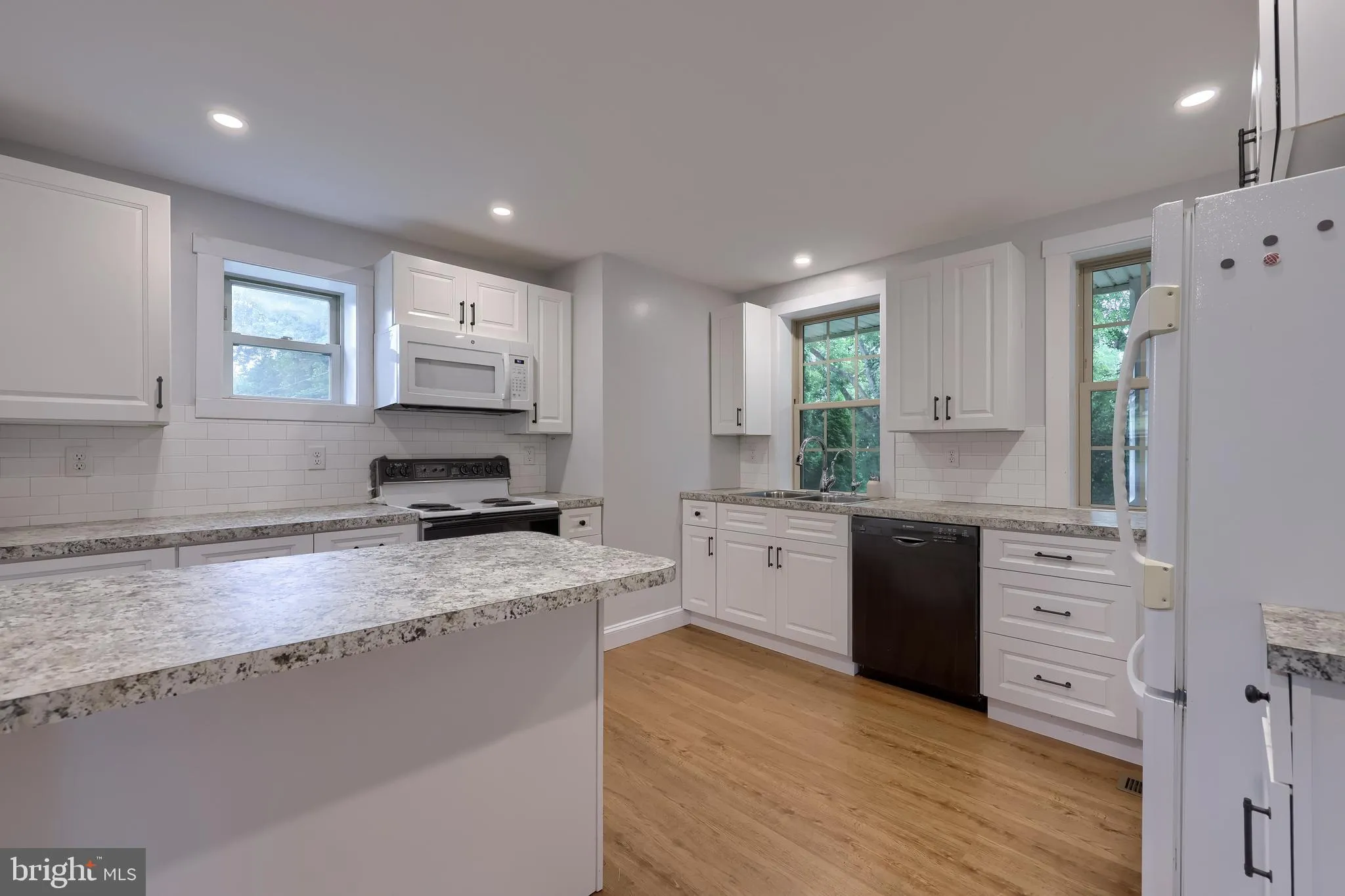 Lancaster, Pennsylvania 17603, United States, 5 Bedrooms Bedrooms, ,2 BathroomsBathrooms,Residential,Active,197044