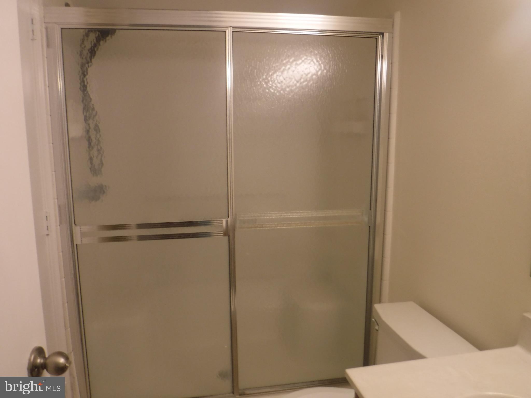 OLDE OAK - Residential Lease