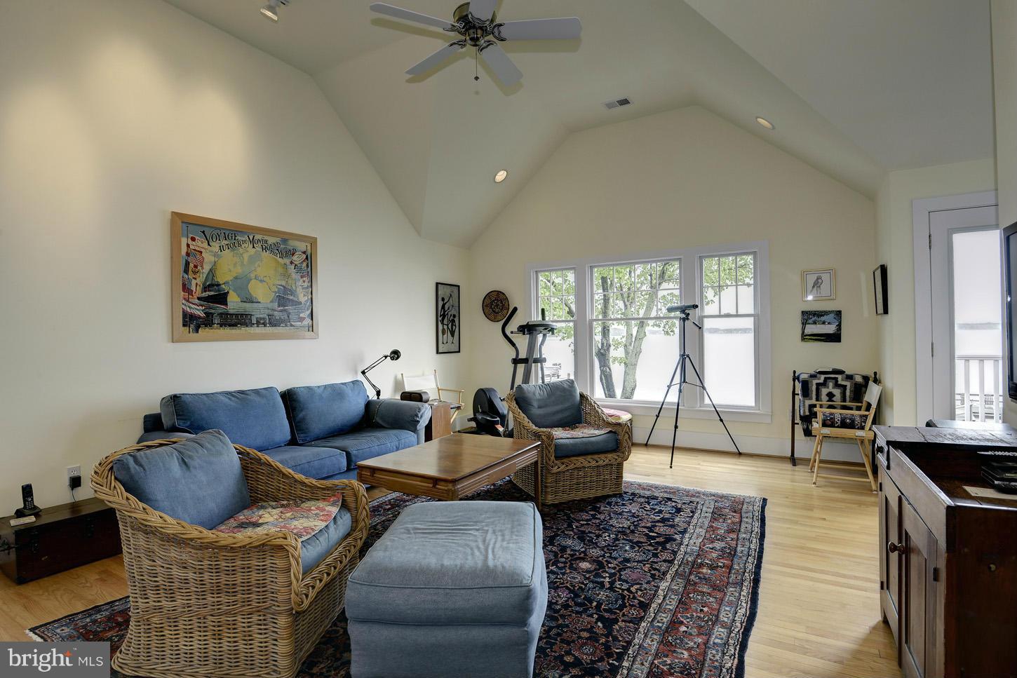 SHADY SIDE - Residential