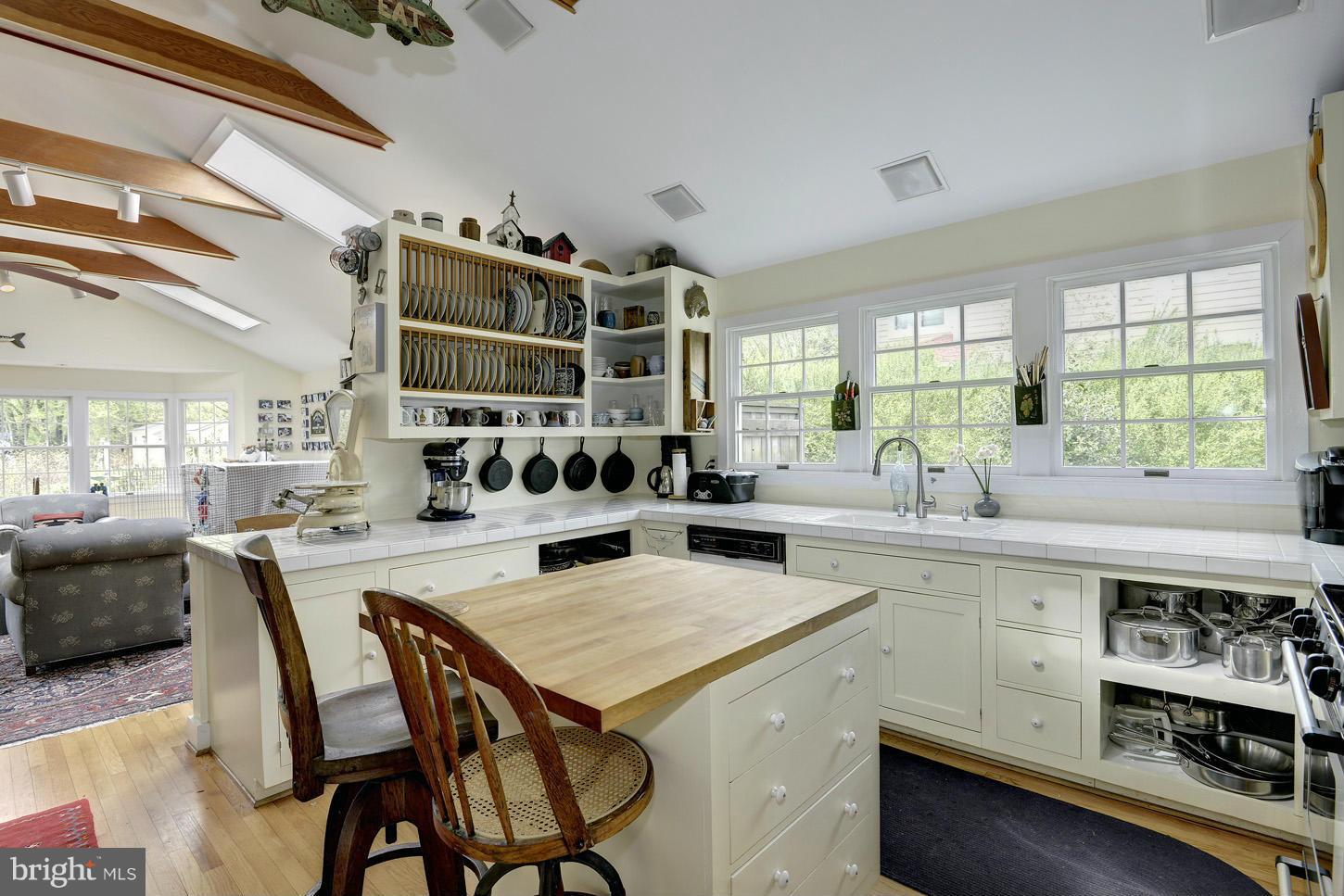 SHADY SIDE - Residential