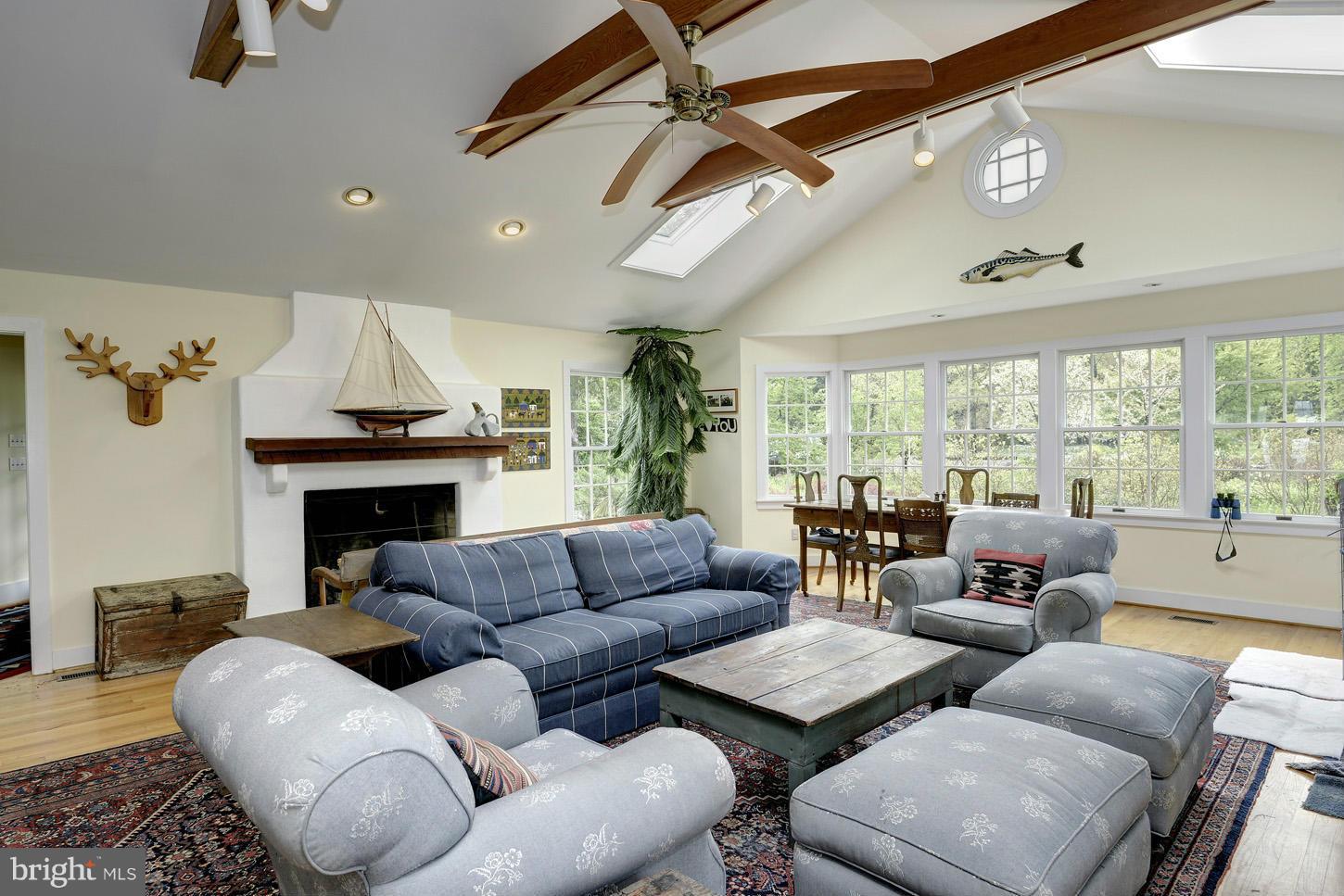 SHADY SIDE - Residential