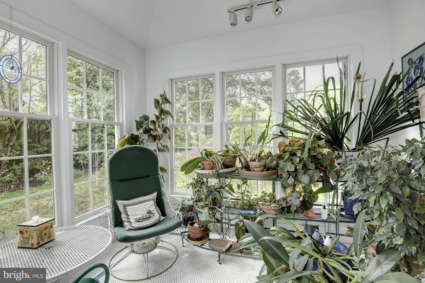 SHADY SIDE - Residential