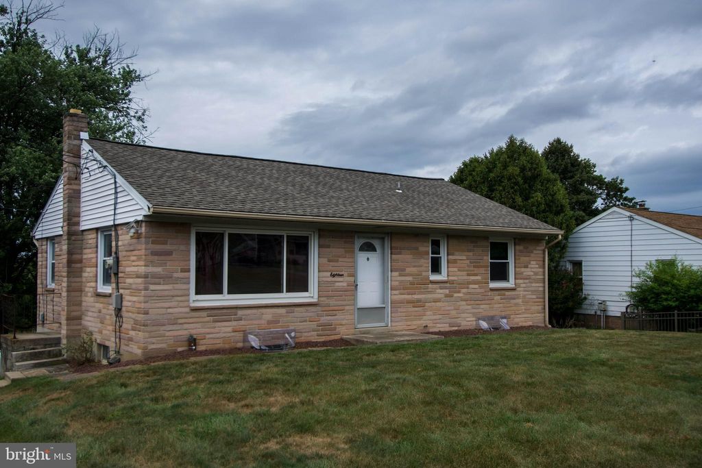 Photo of 18 N CONESTOGA VIEW DR, AKRON, PA 17501 (MLS # PALA2039912)
