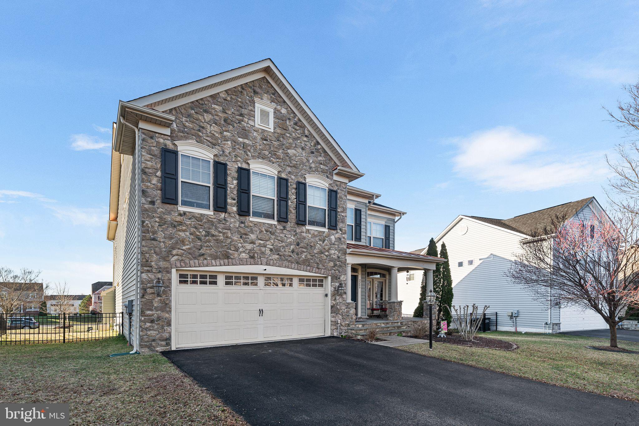 2209 TURNBUCKLE LANE