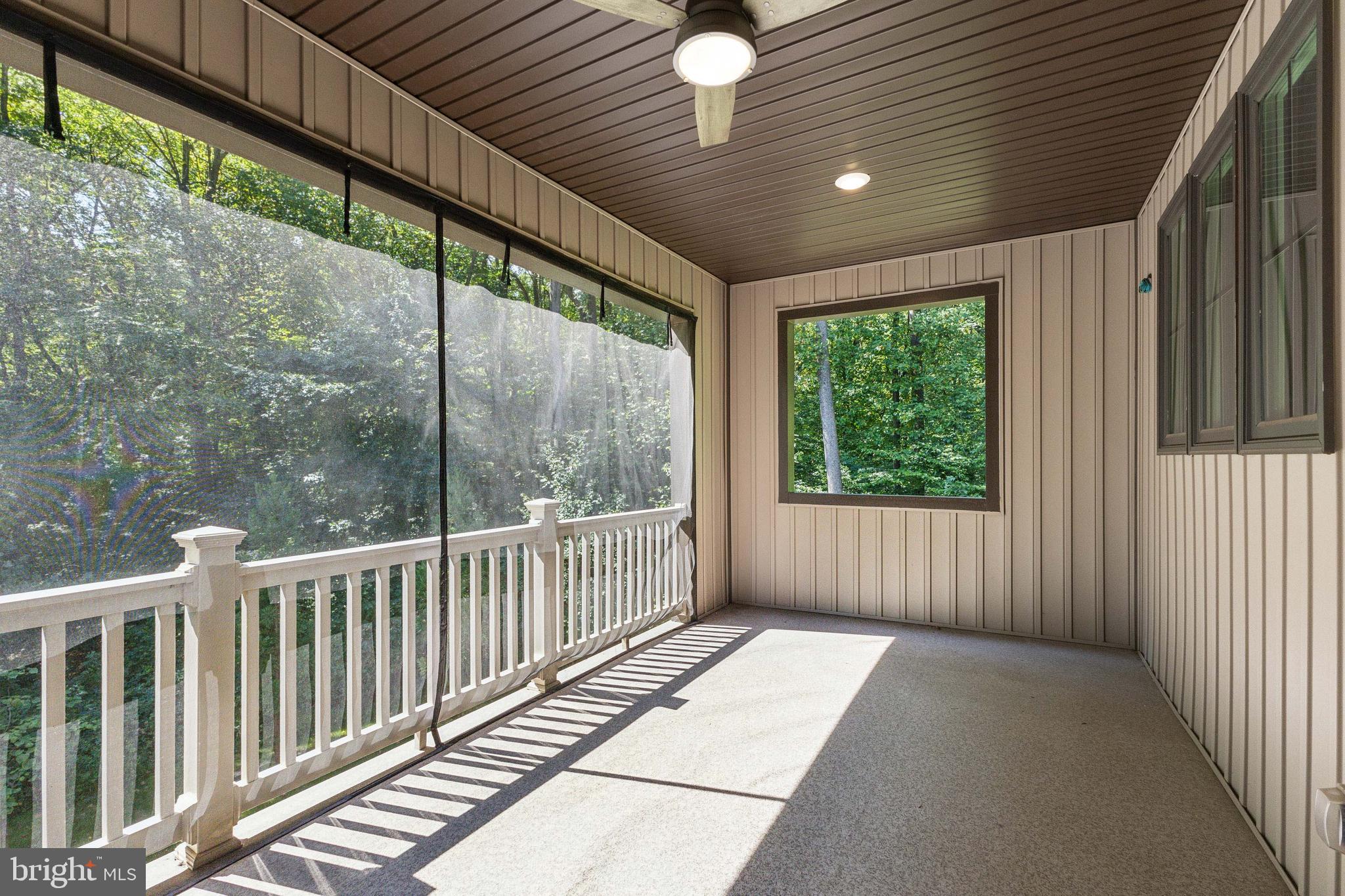 METRO ROW - Residential