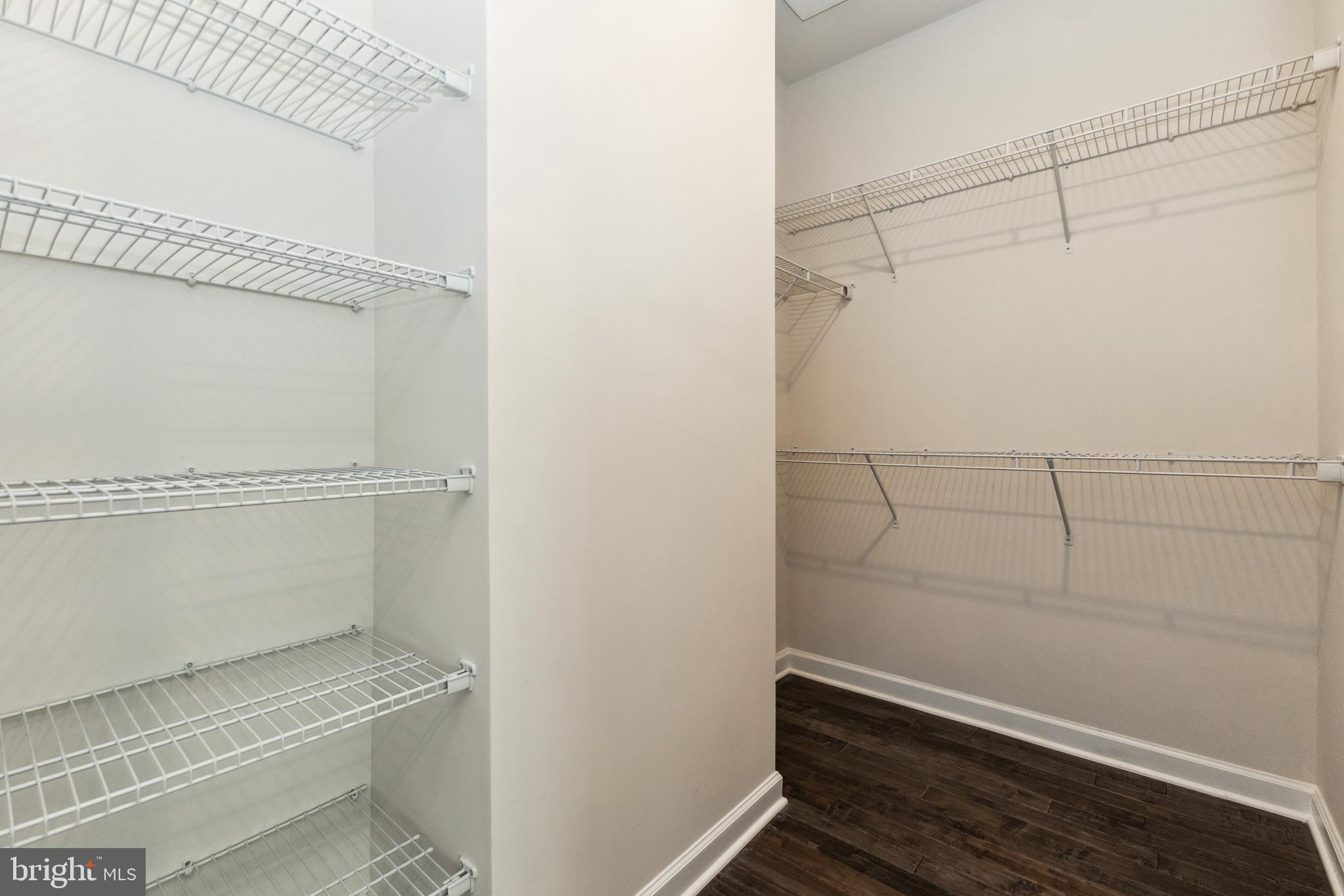 METRO ROW - Residential