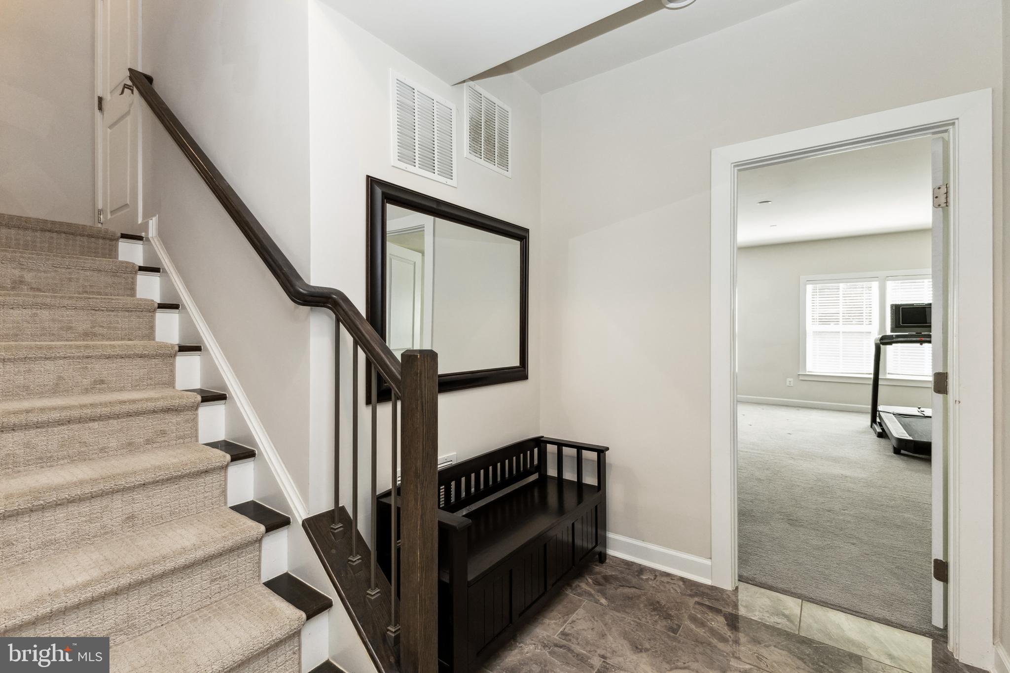 METRO ROW - Residential