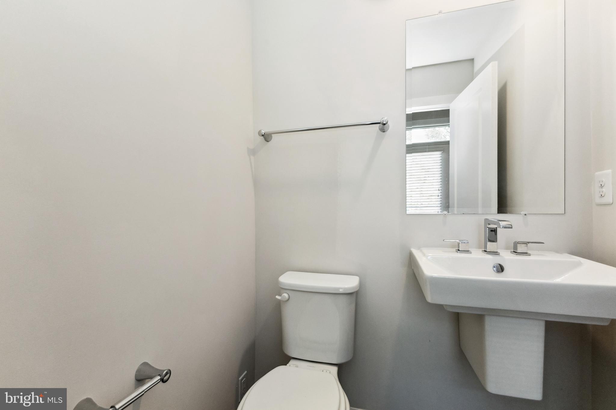 METRO ROW - Residential