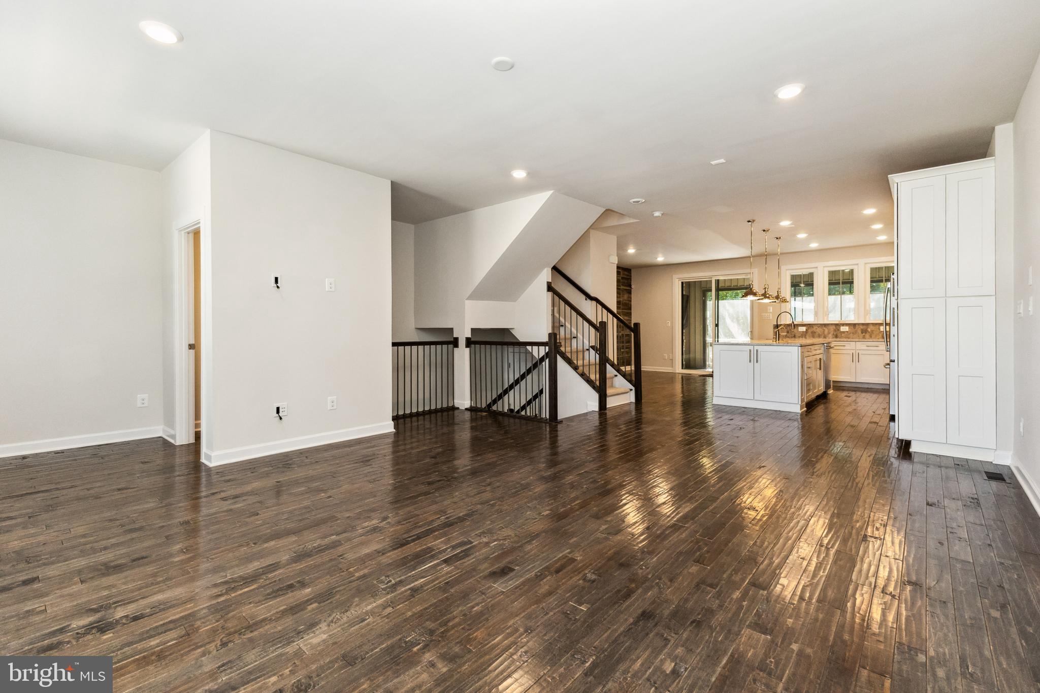 METRO ROW - Residential