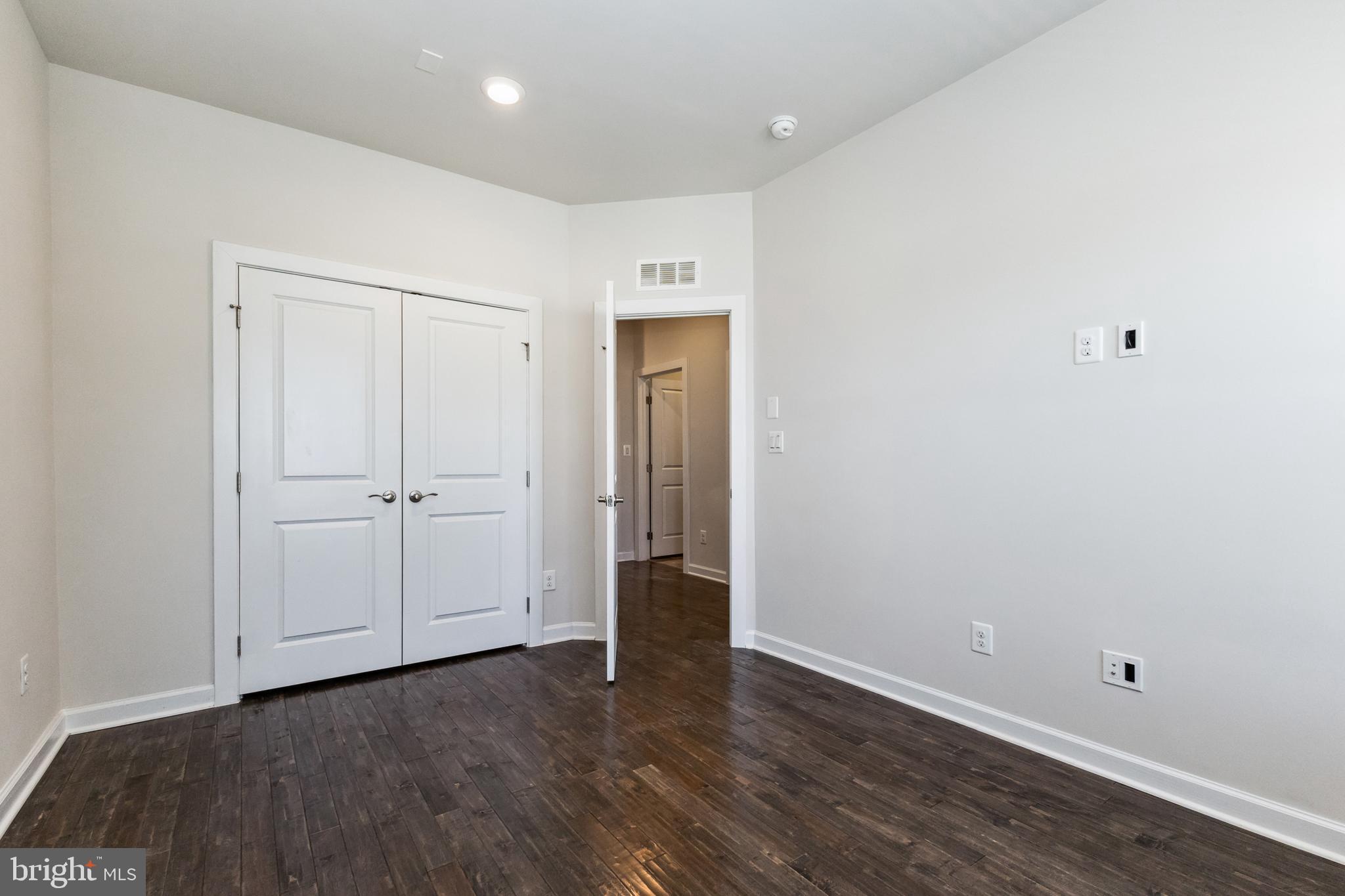 METRO ROW - Residential