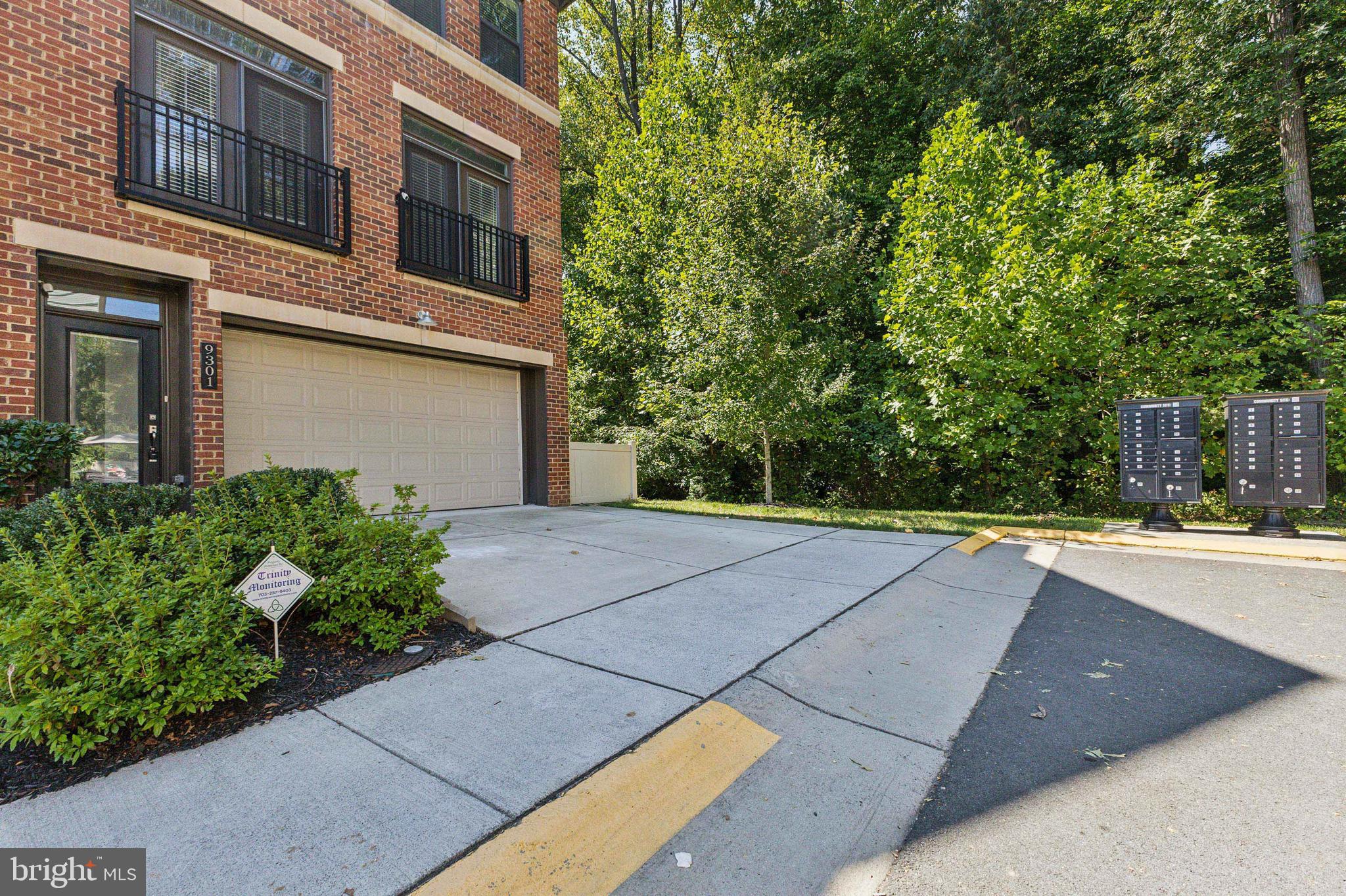 METRO ROW - Residential