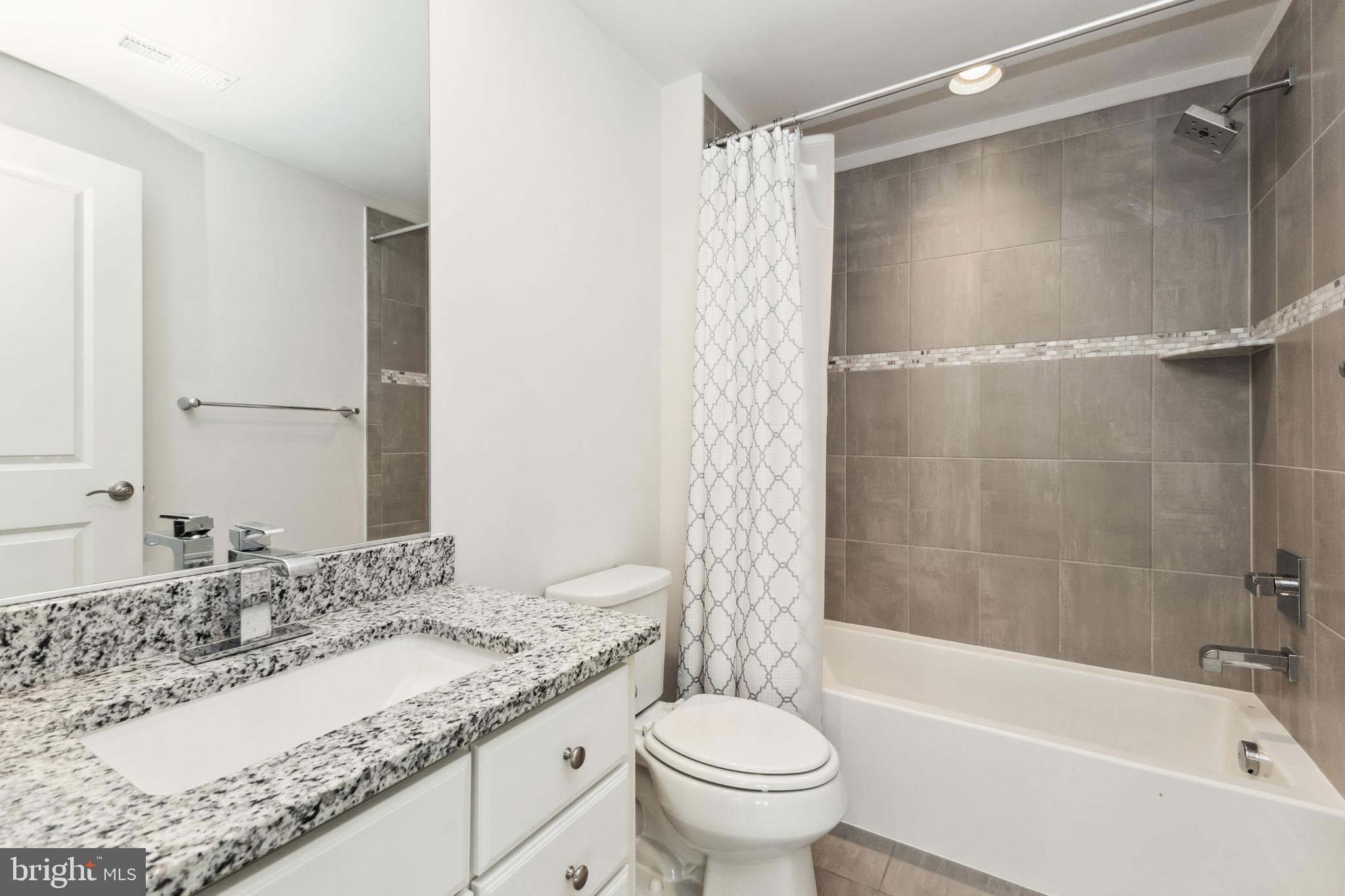 METRO ROW - Residential