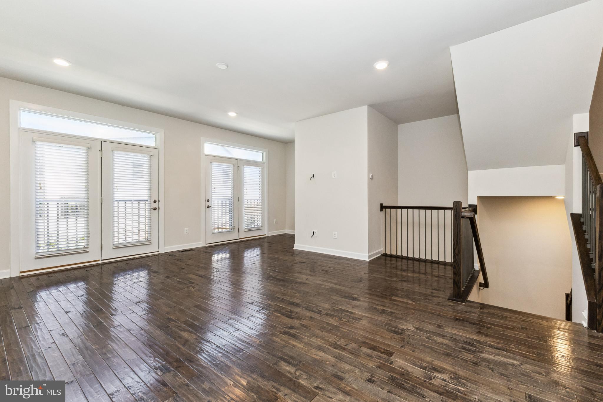 METRO ROW - Residential