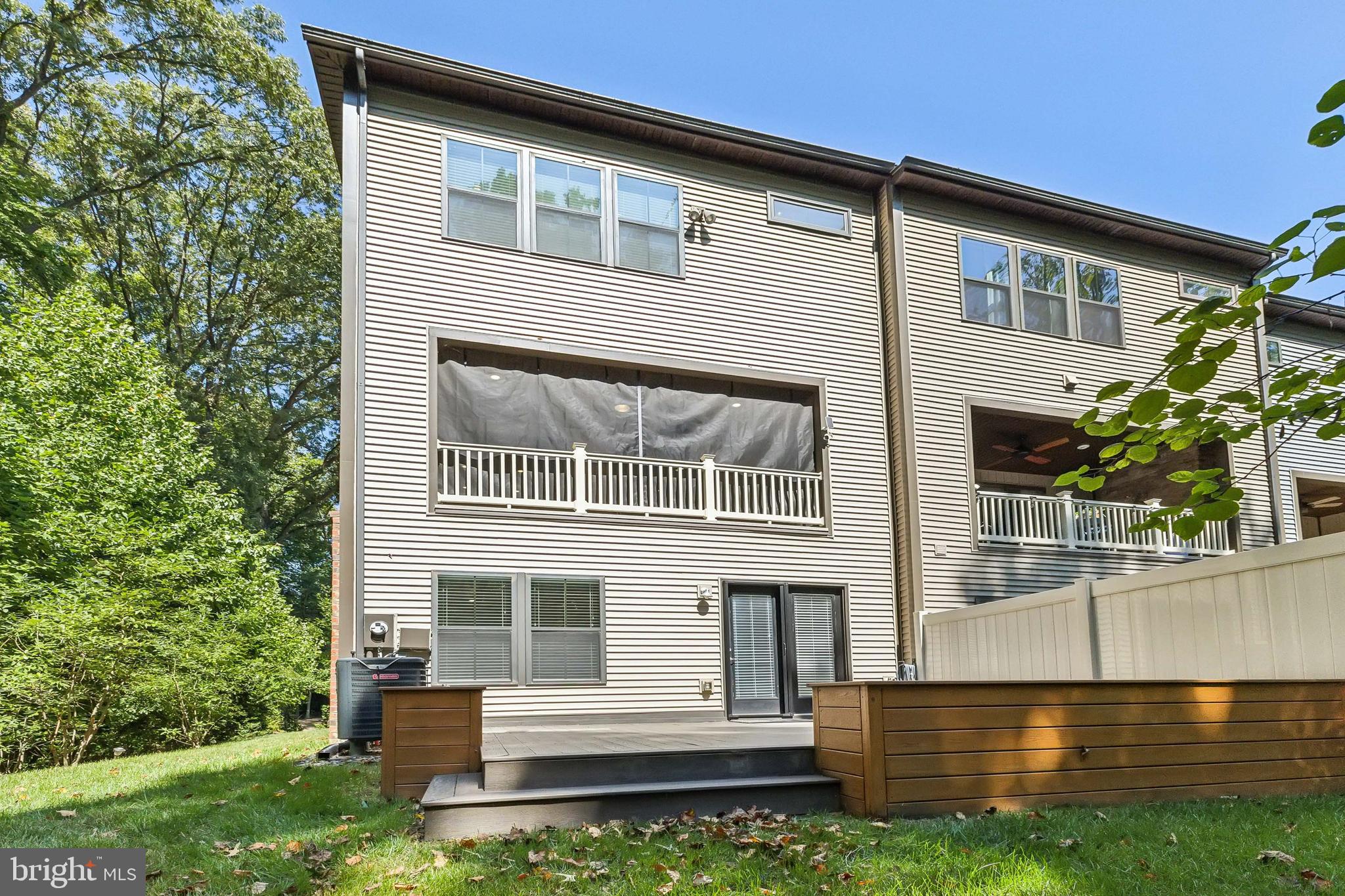 METRO ROW - Residential