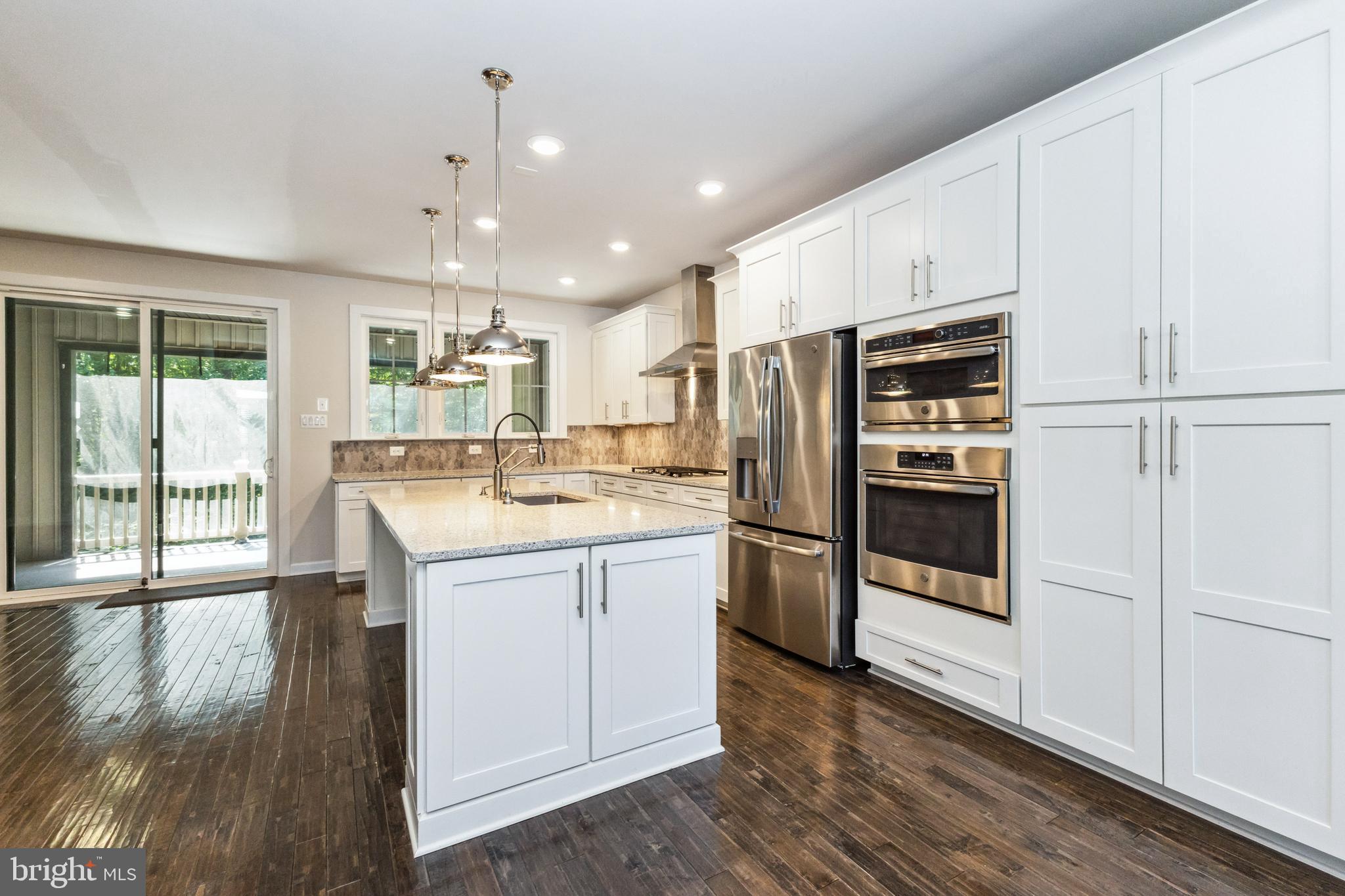 METRO ROW - Residential