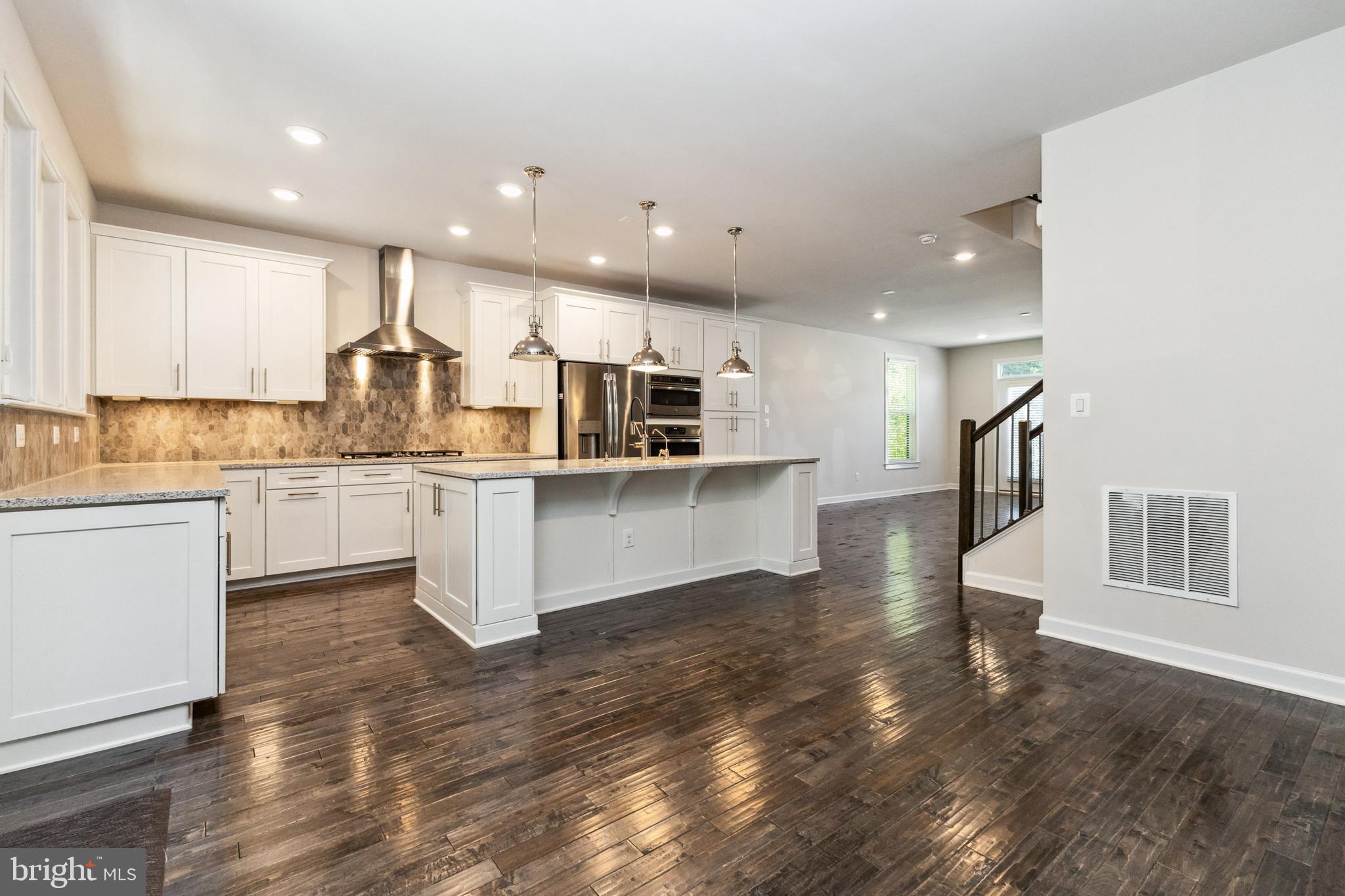 METRO ROW - Residential