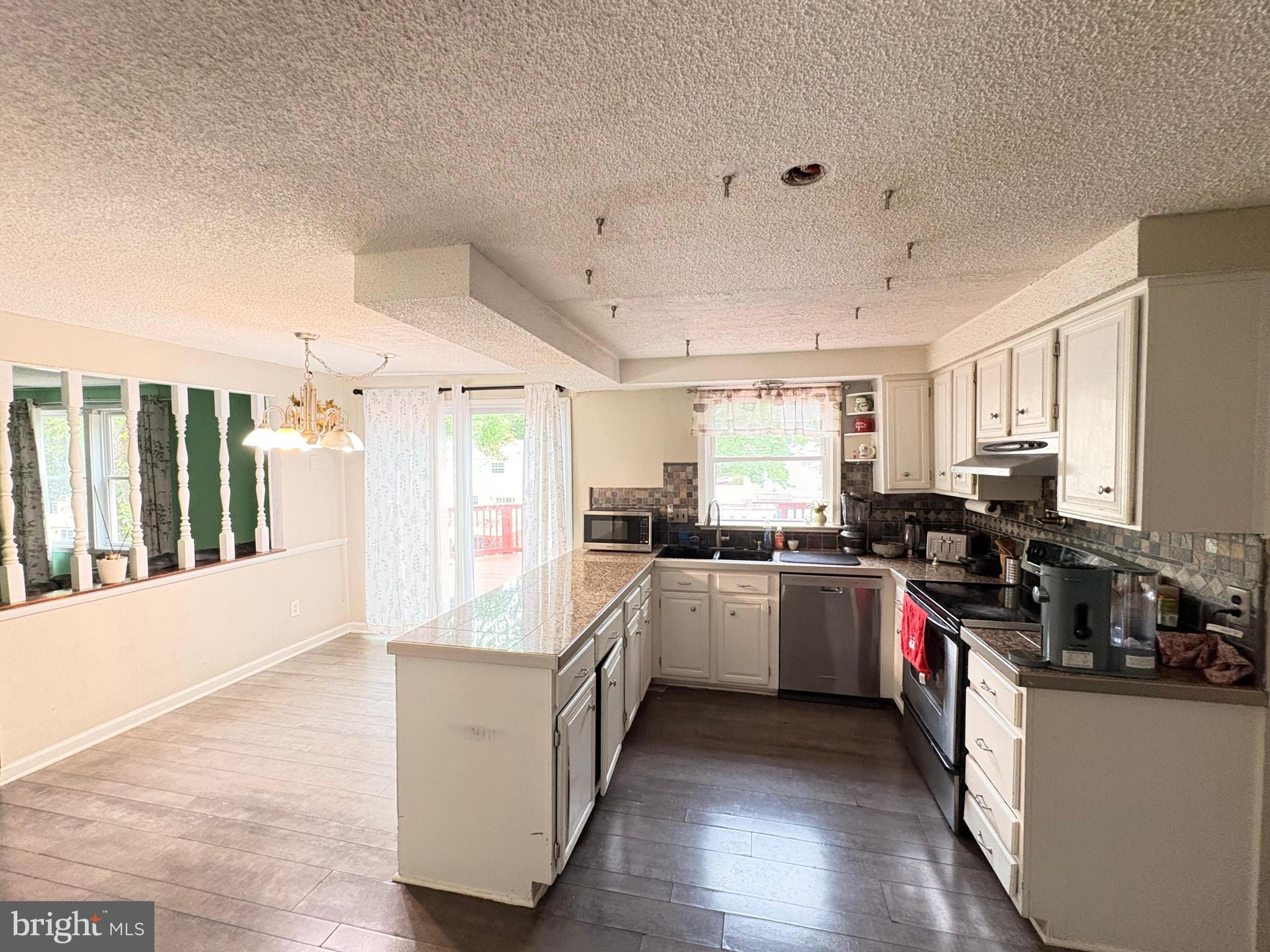 3333 PICKWICK LANE