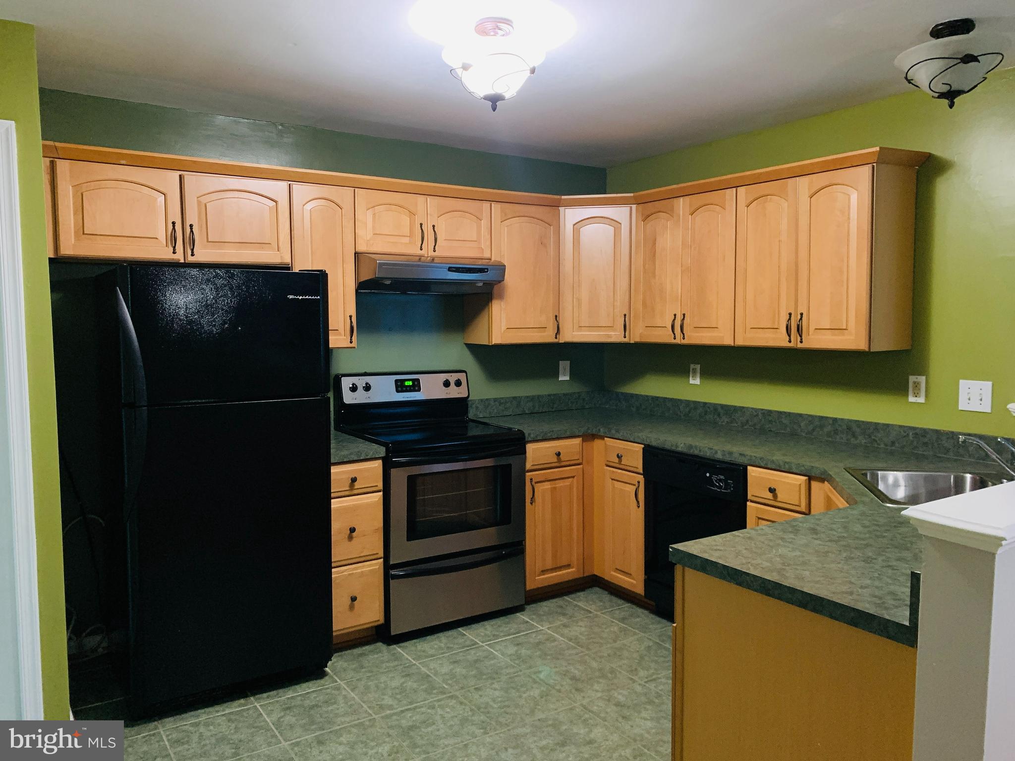 HILL OAKS CONDO - Residential Lease
