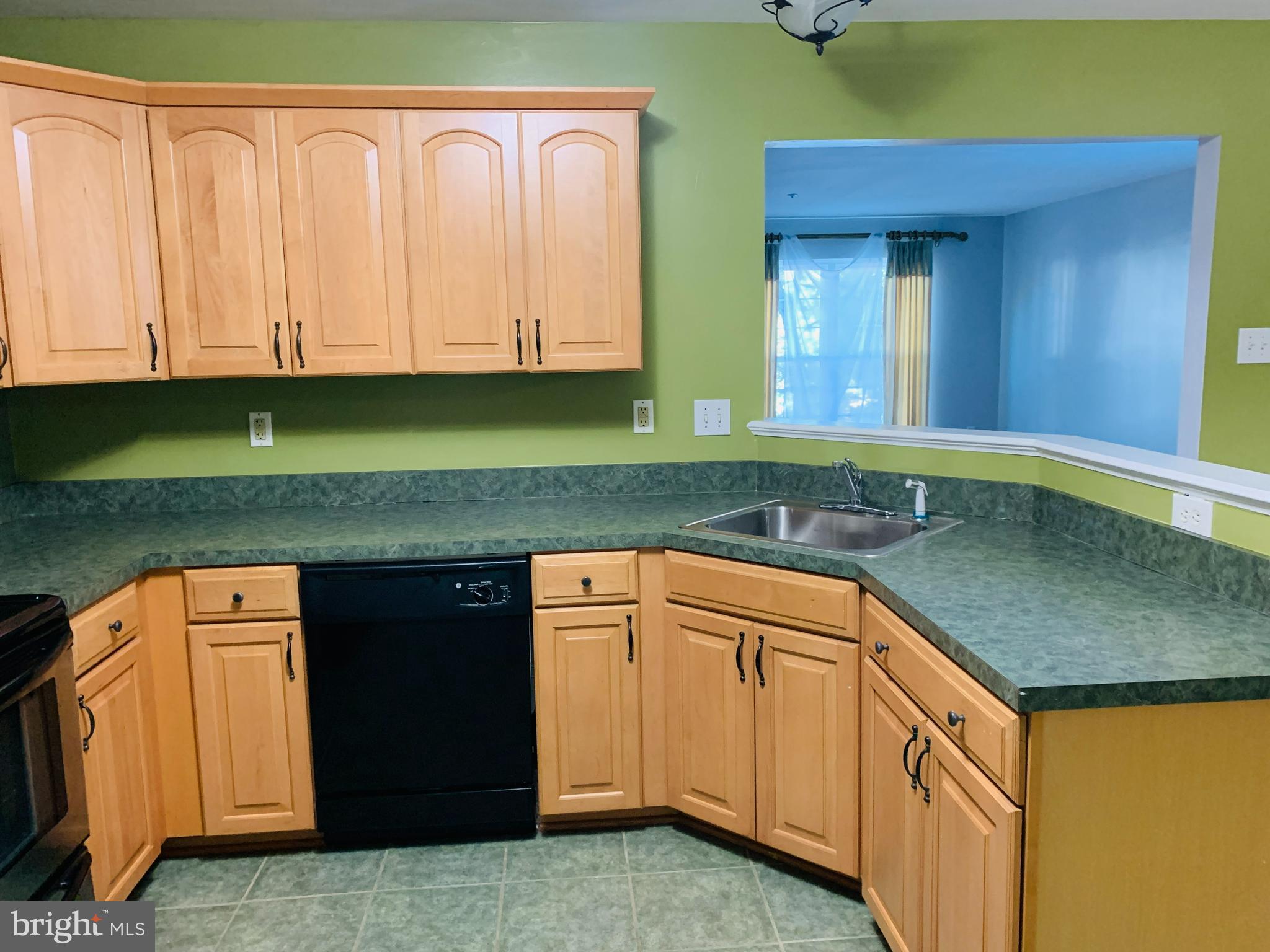 HILL OAKS CONDO - Residential Lease