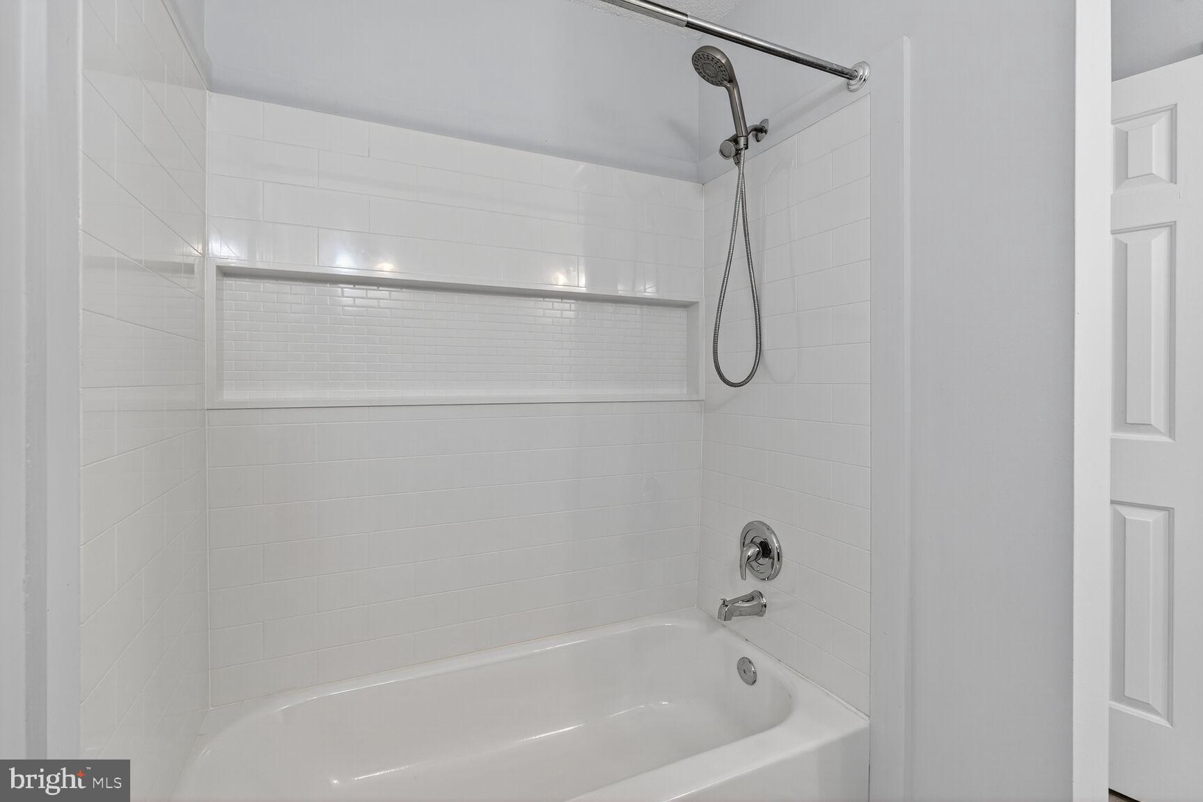 LANDSDOWNE - Residential