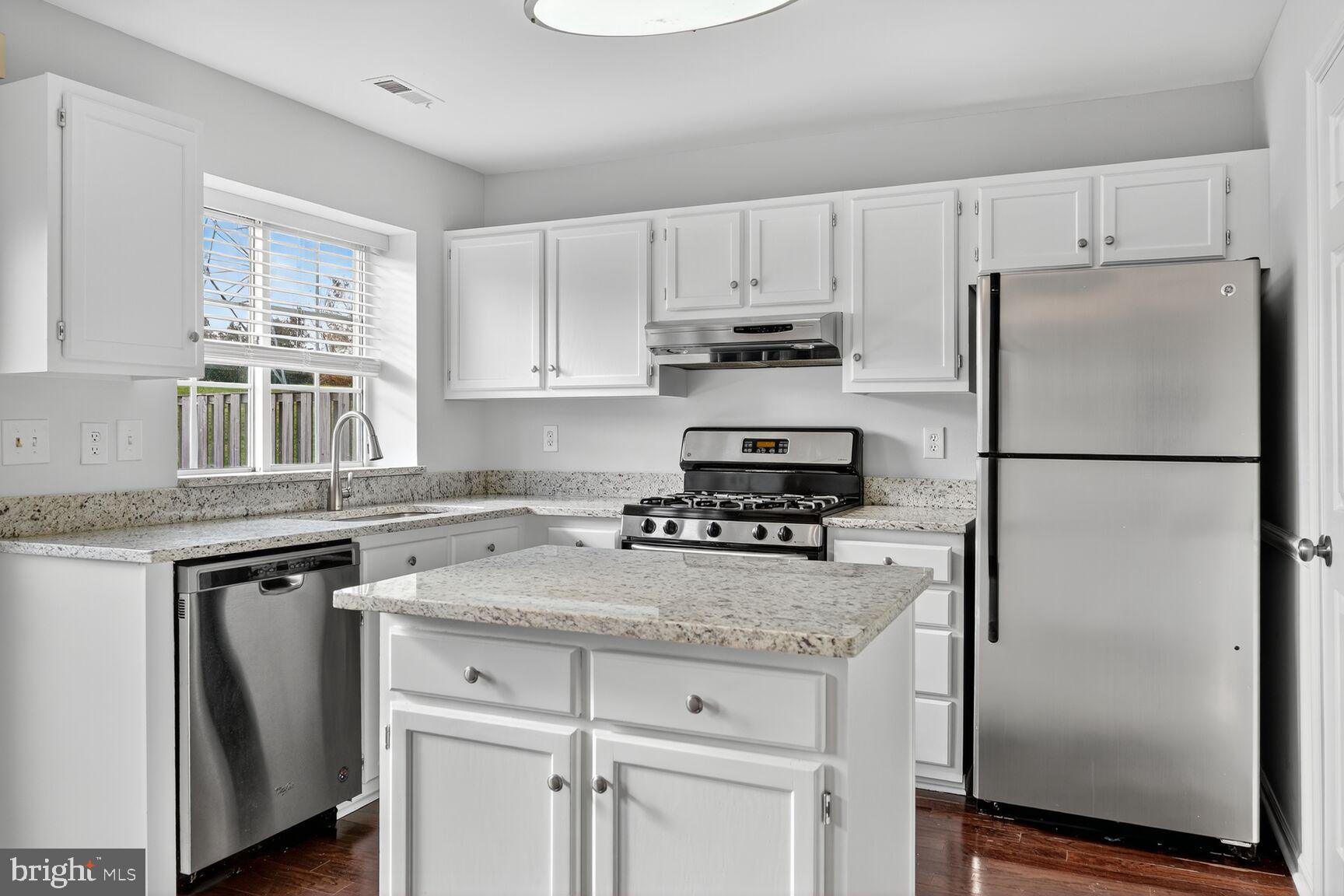 LANDSDOWNE - Residential