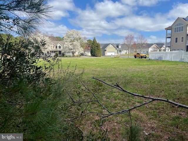 HOLIDAY HARBOR - Land