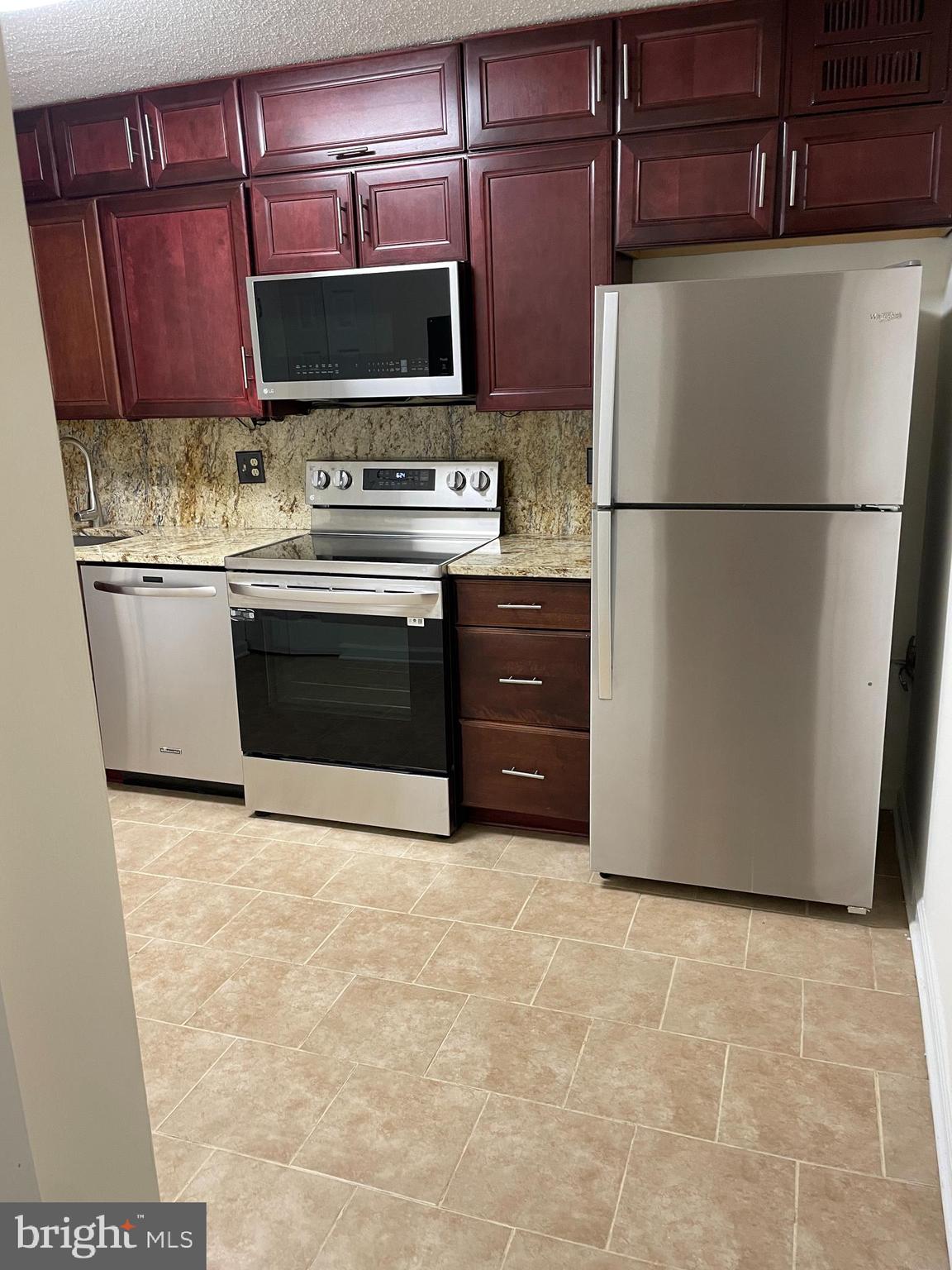 ROTONDA - Residential Lease