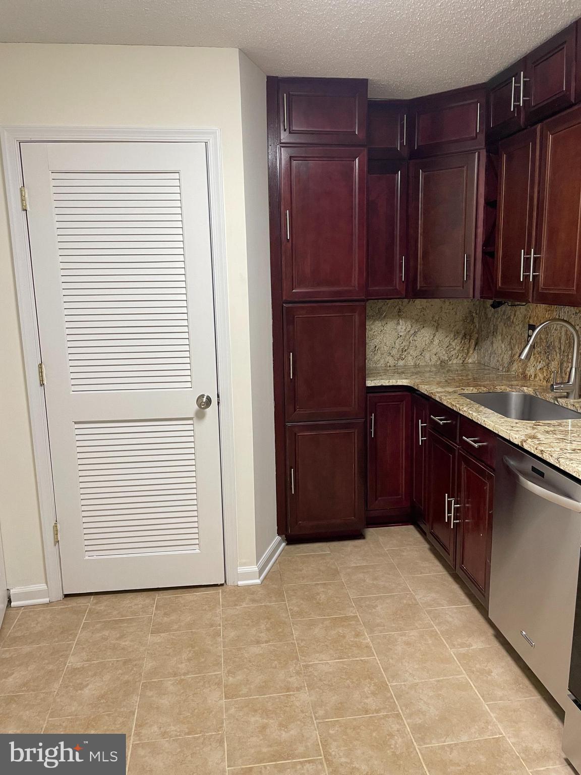 ROTONDA - Residential Lease