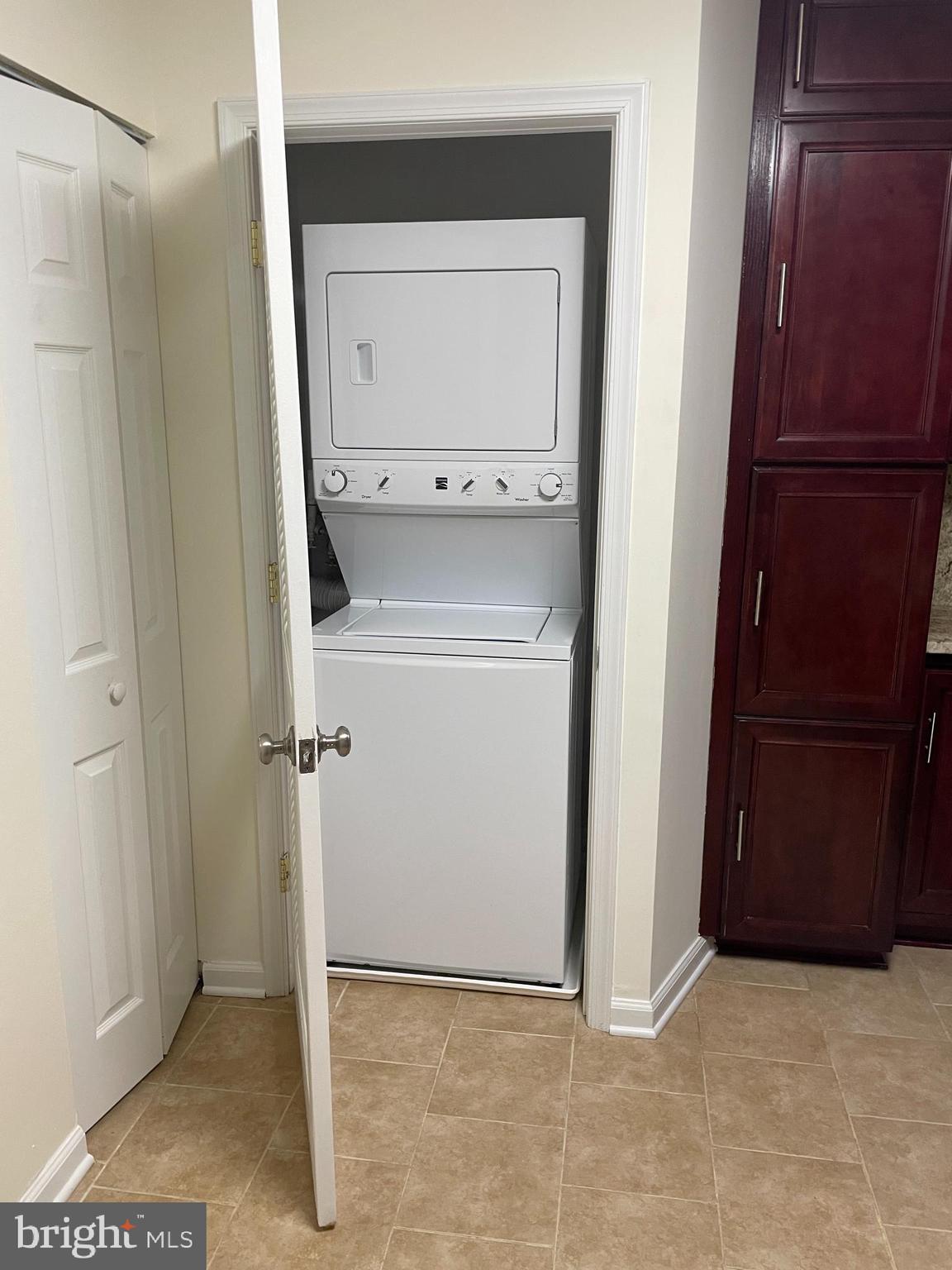 ROTONDA - Residential Lease