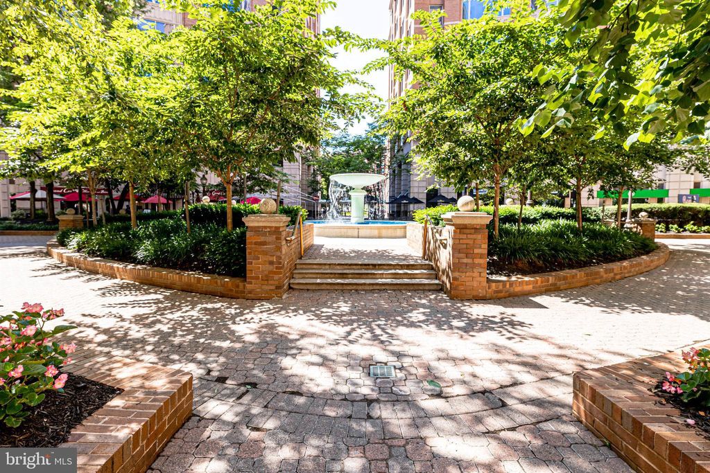 Photo of 900 N Taylor Street #2105 &amp; 2107, ARLINGTON, VA 22203 (MLS # VAAR2065402)