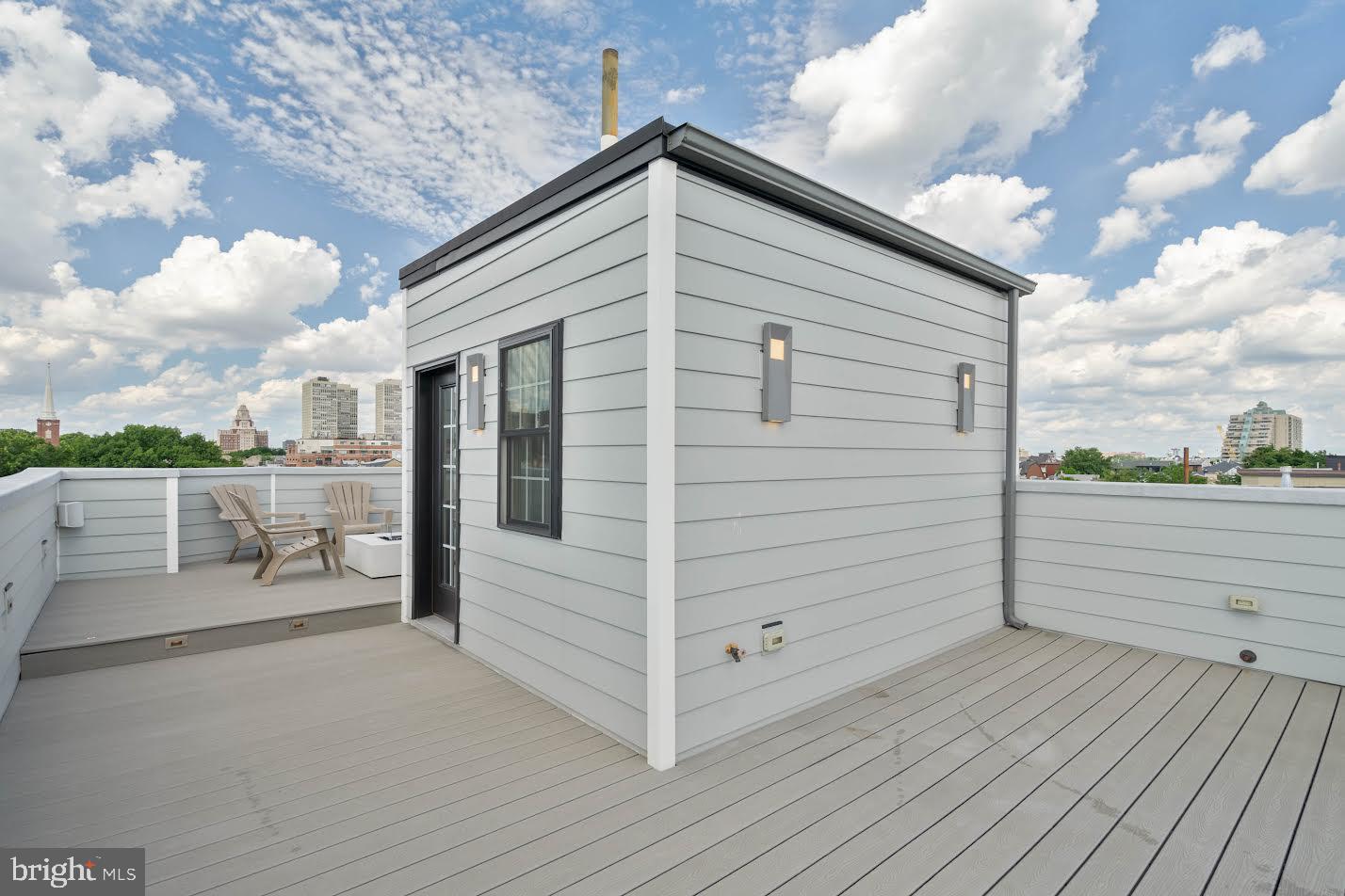 QUEEN VILLAGE - Residential