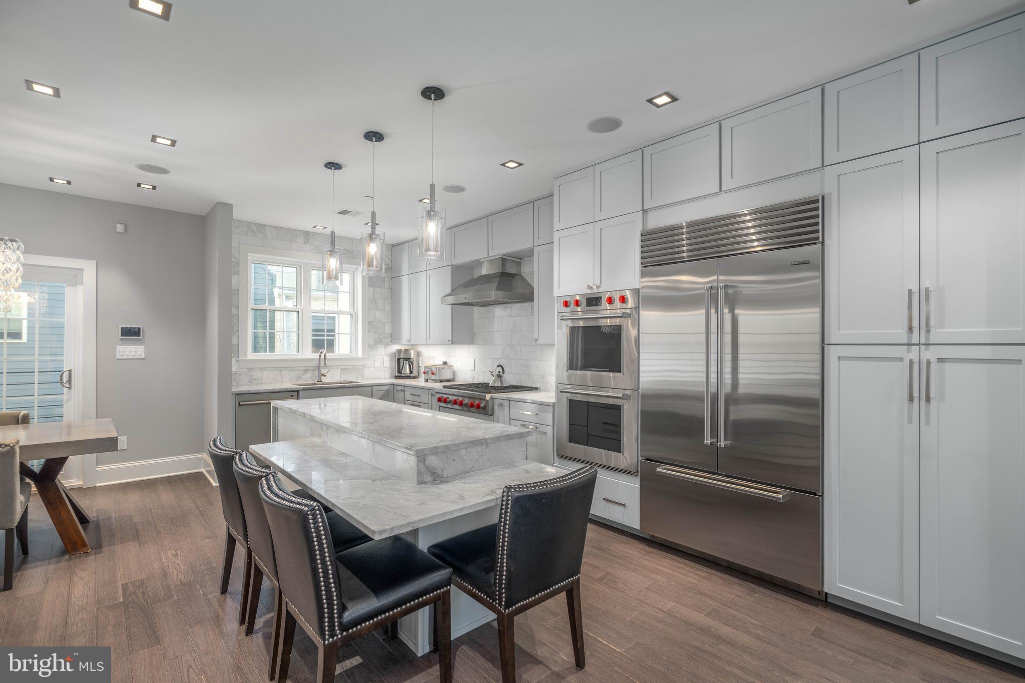 QUEEN VILLAGE - Residential