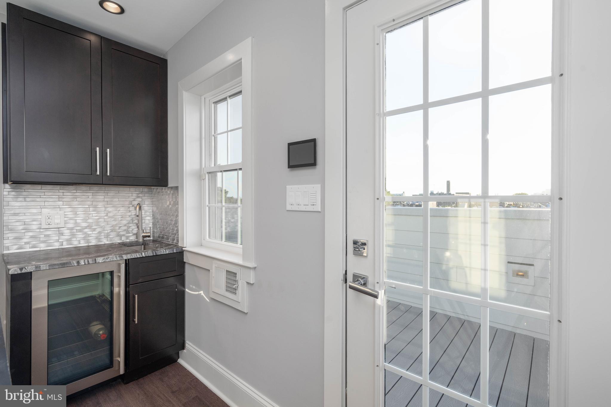 QUEEN VILLAGE - Residential