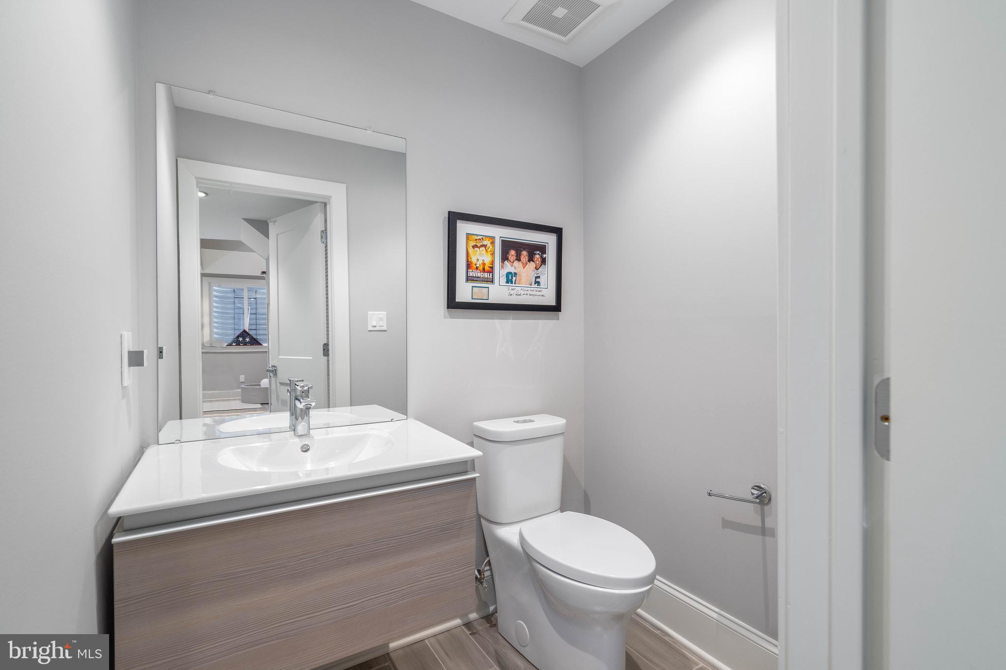 QUEEN VILLAGE - Residential