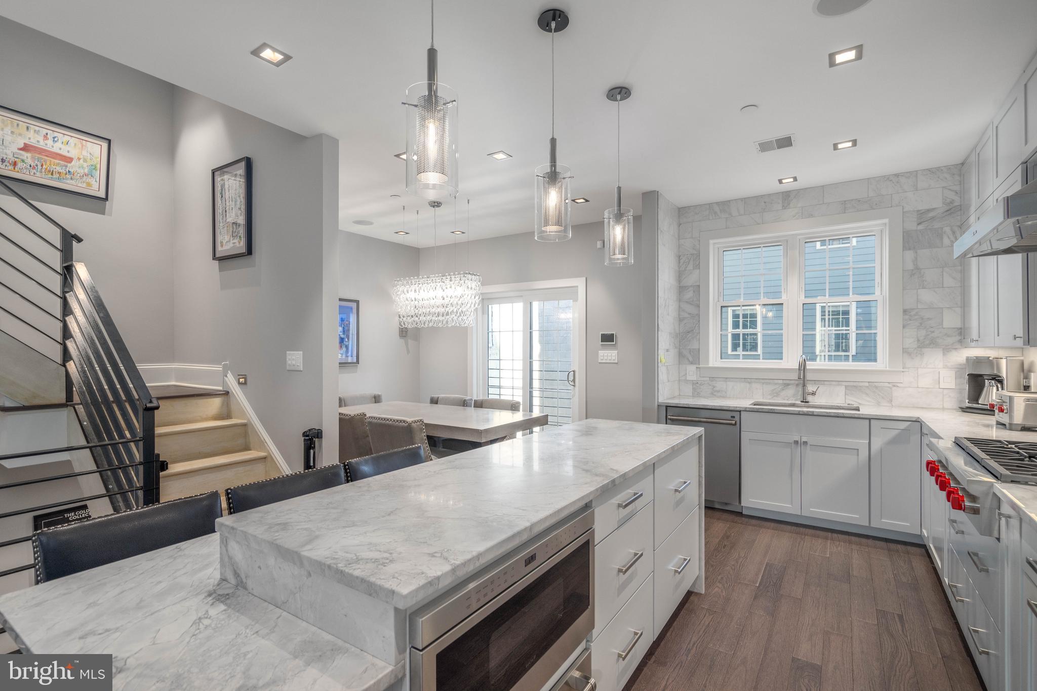 QUEEN VILLAGE - Residential