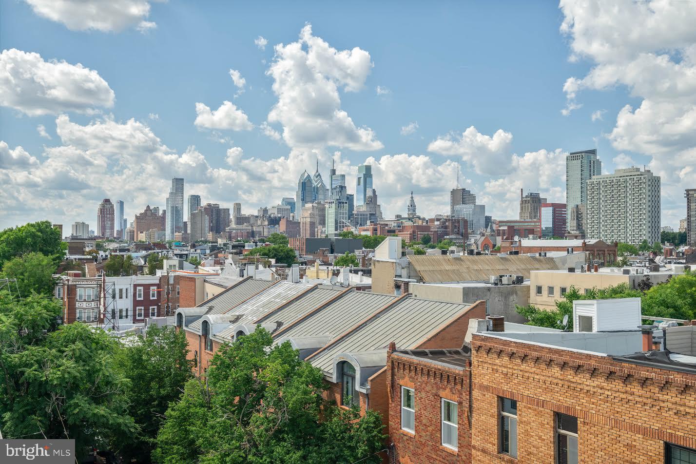 QUEEN VILLAGE - Residential