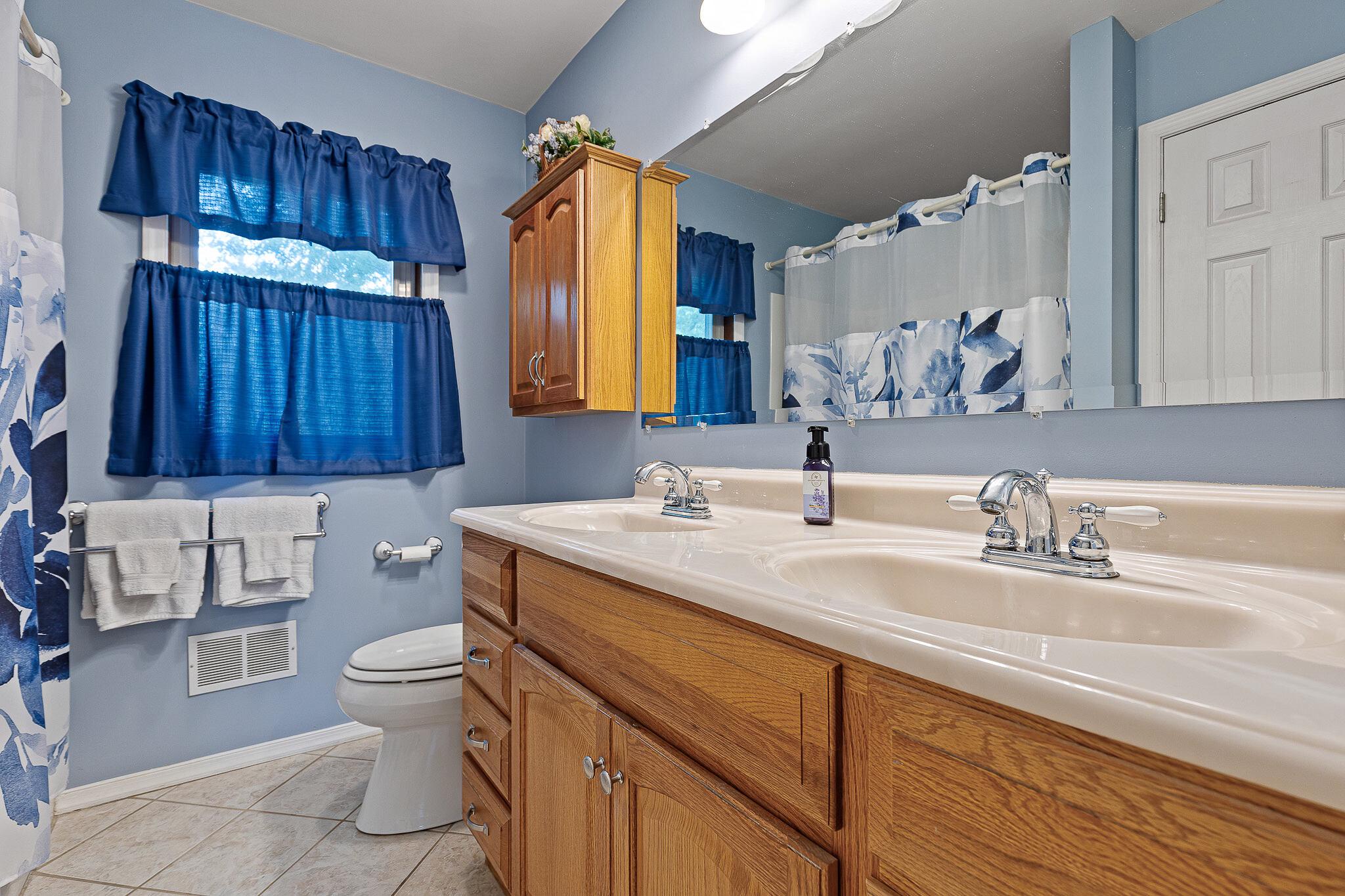 ROLLING MEADOWS - Residential