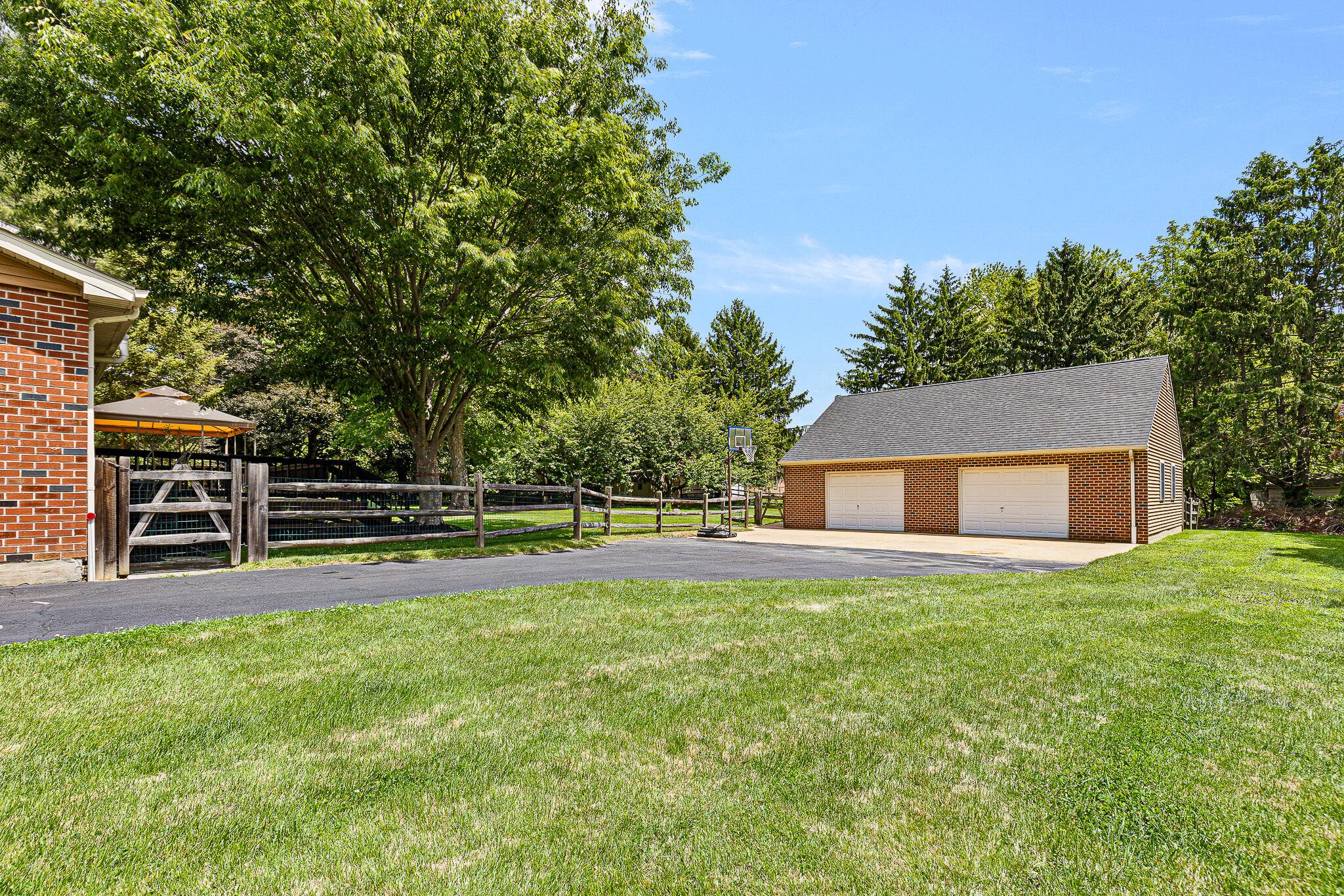 ROLLING MEADOWS - Residential