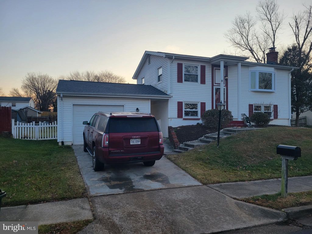 Photo of 12923 Kerrydale Road, WOODBRIDGE, VA 22193 (MLS # VAPW2109944)