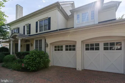 9507 Shelly Krasnow Lane, Fairfax, VA MLS: VAFC2005836