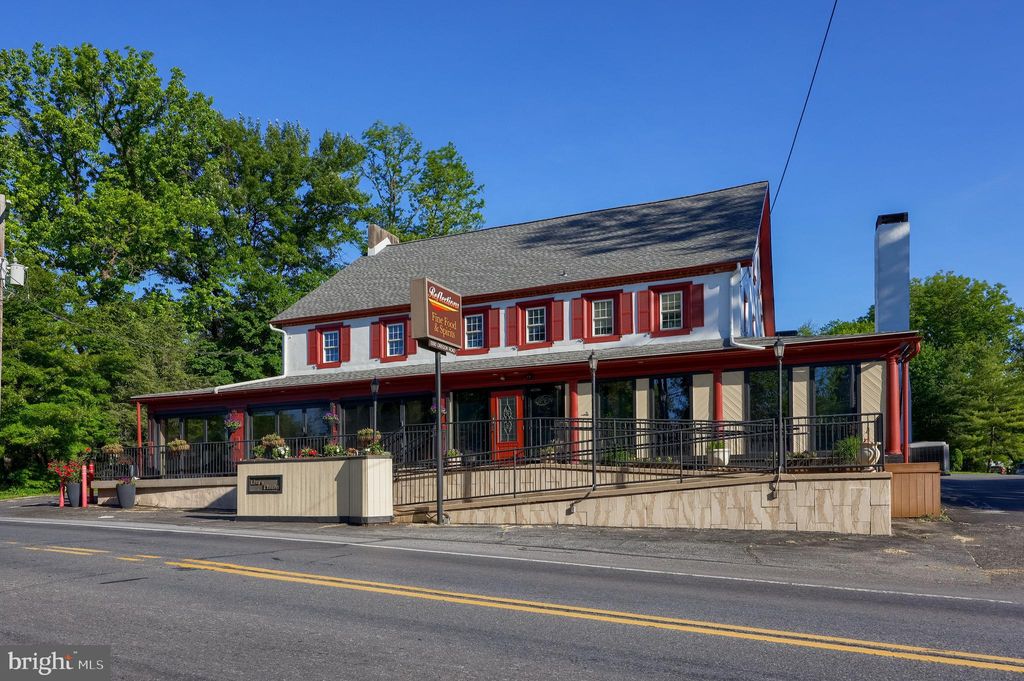 Photo of 1390 E Oregon Road, LEOLA, PA 17540 (MLS # PALA2070314)