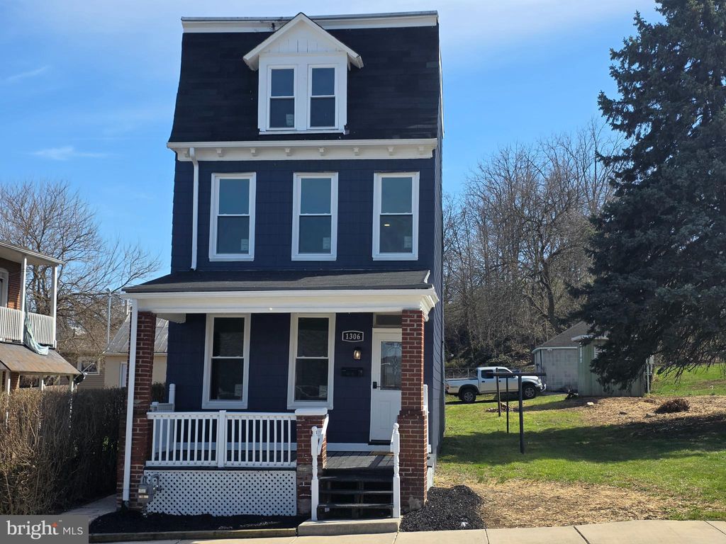 Photo of 1306 W Poplar Street, YORK, PA 17404 (MLS # PAYK2100188)