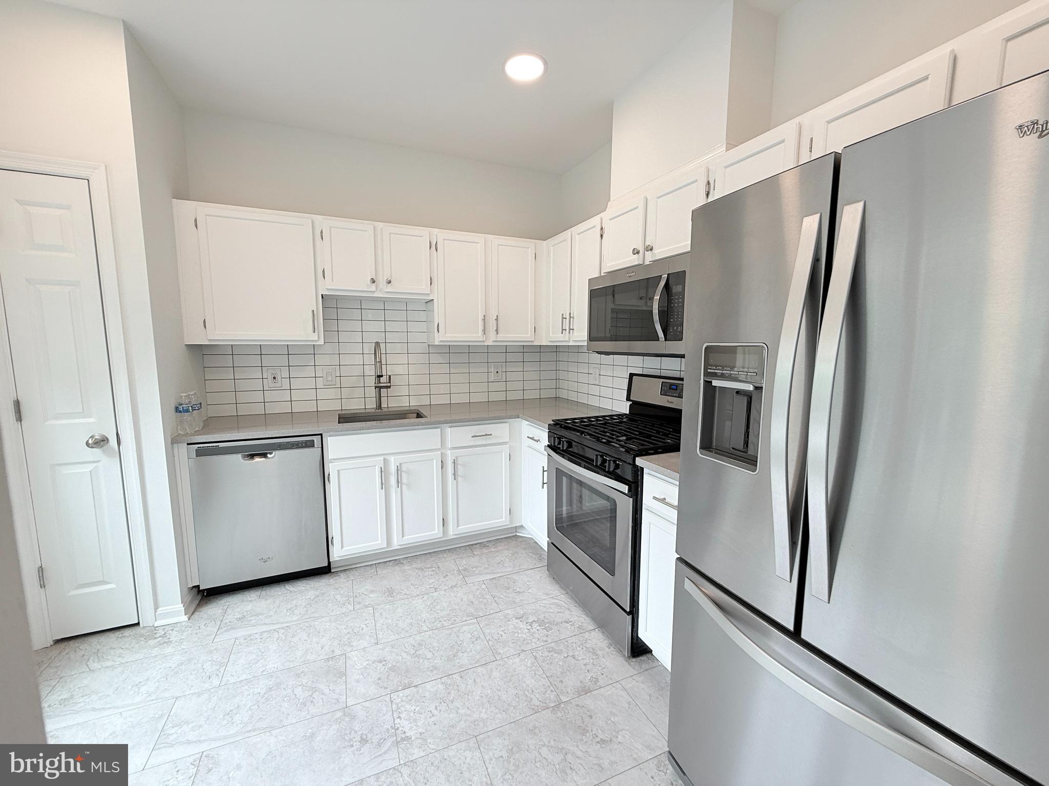 RANDOM HILLS - Residential Lease