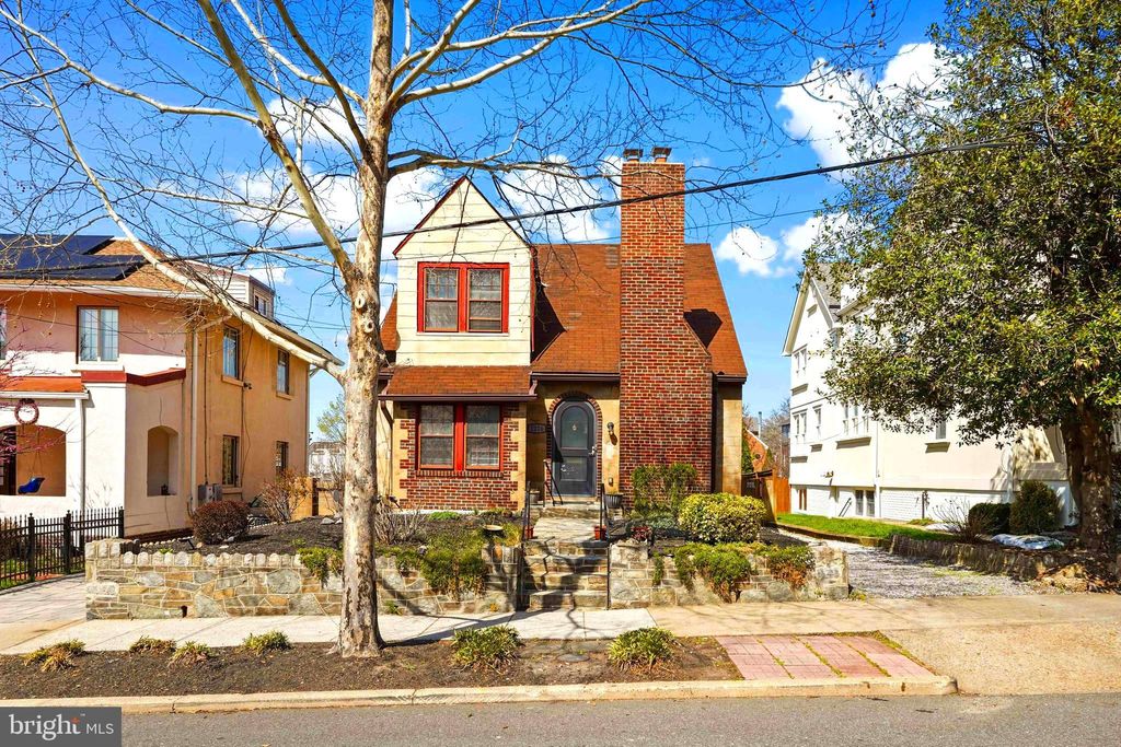Photo of 1226 Quincy Street NE, WASHINGTON, DC 20017 (MLS # DCDC2252330)