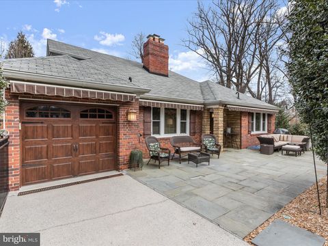 Photo of 4 Spring Hill Court, CHEVY CHASE, MD 20815 (MLS # MDMC2166020)