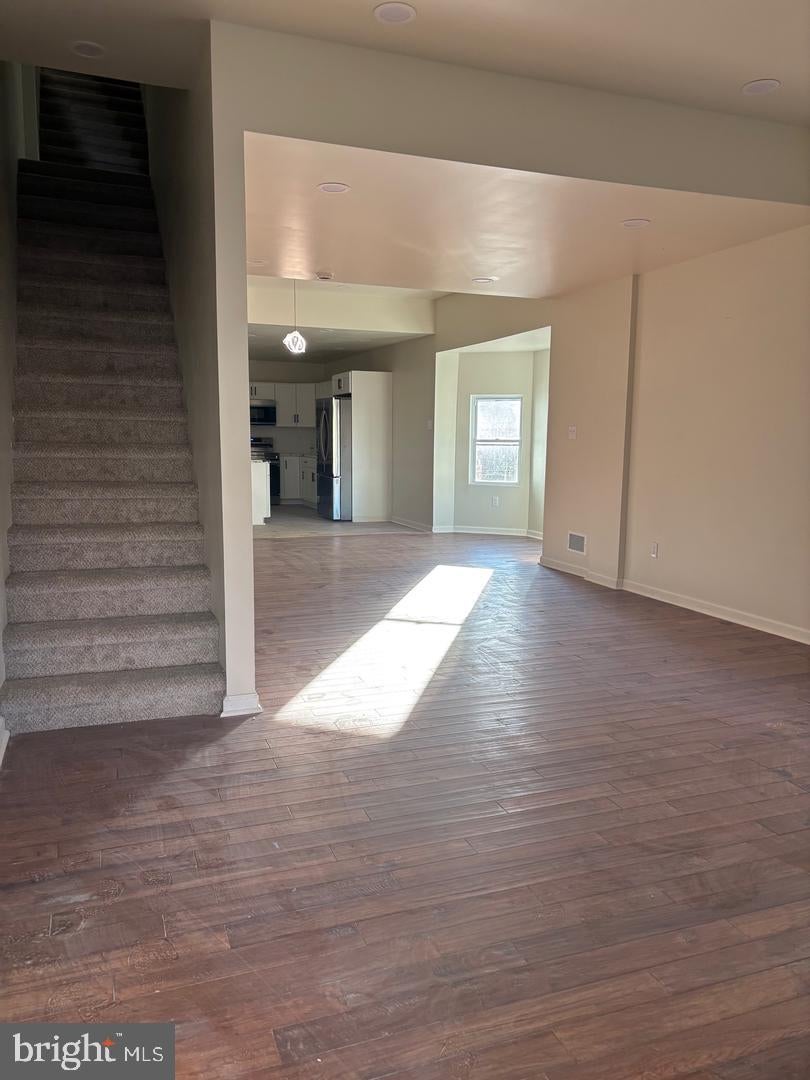 402 COLWYN AVENUE
